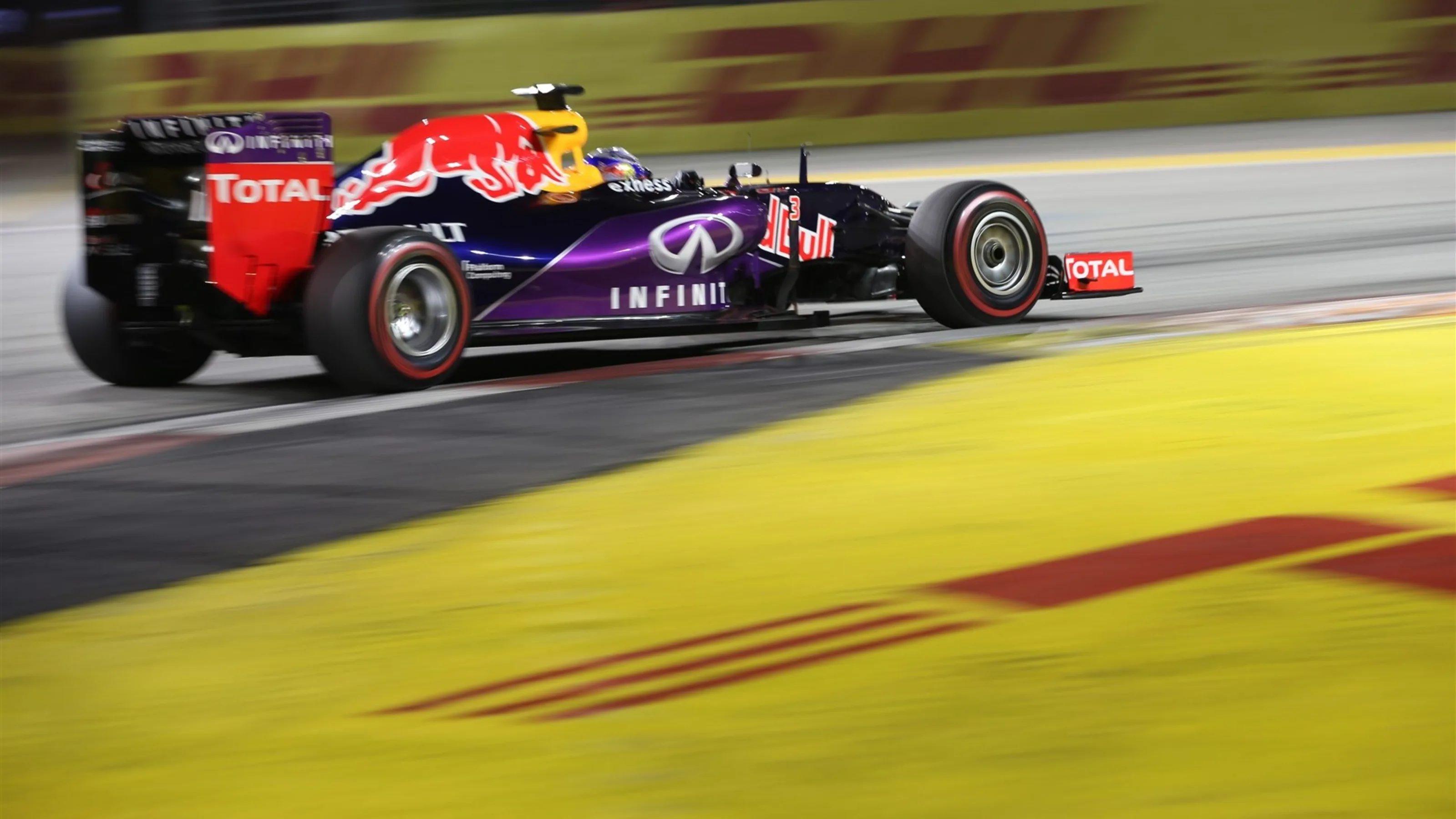 Daniel Ricciardo (AUS) Red Bull Racing RB11 at Formula One World Championship, Rd13, Singapore
