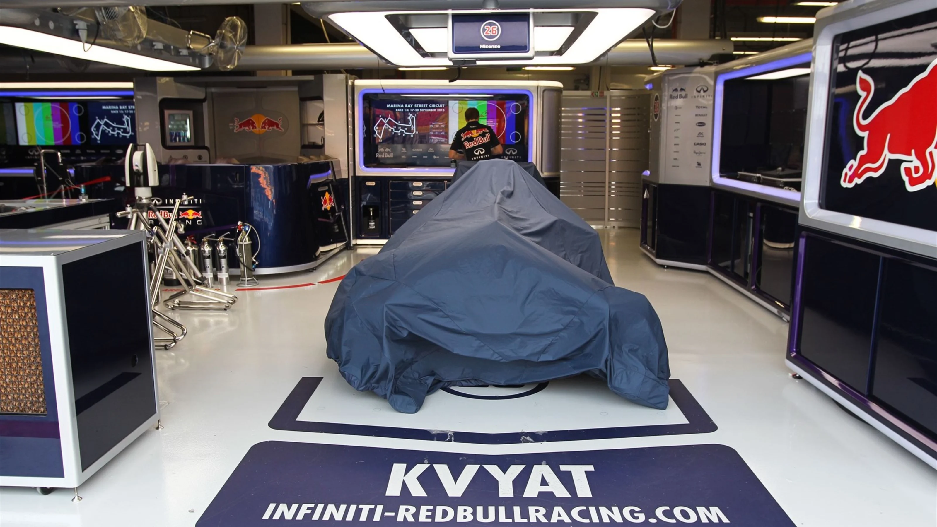 Daniil Kvyat (RUS) Red Bull Racing RB11 at Formula One World Championship, Rd13, Singapore Grand