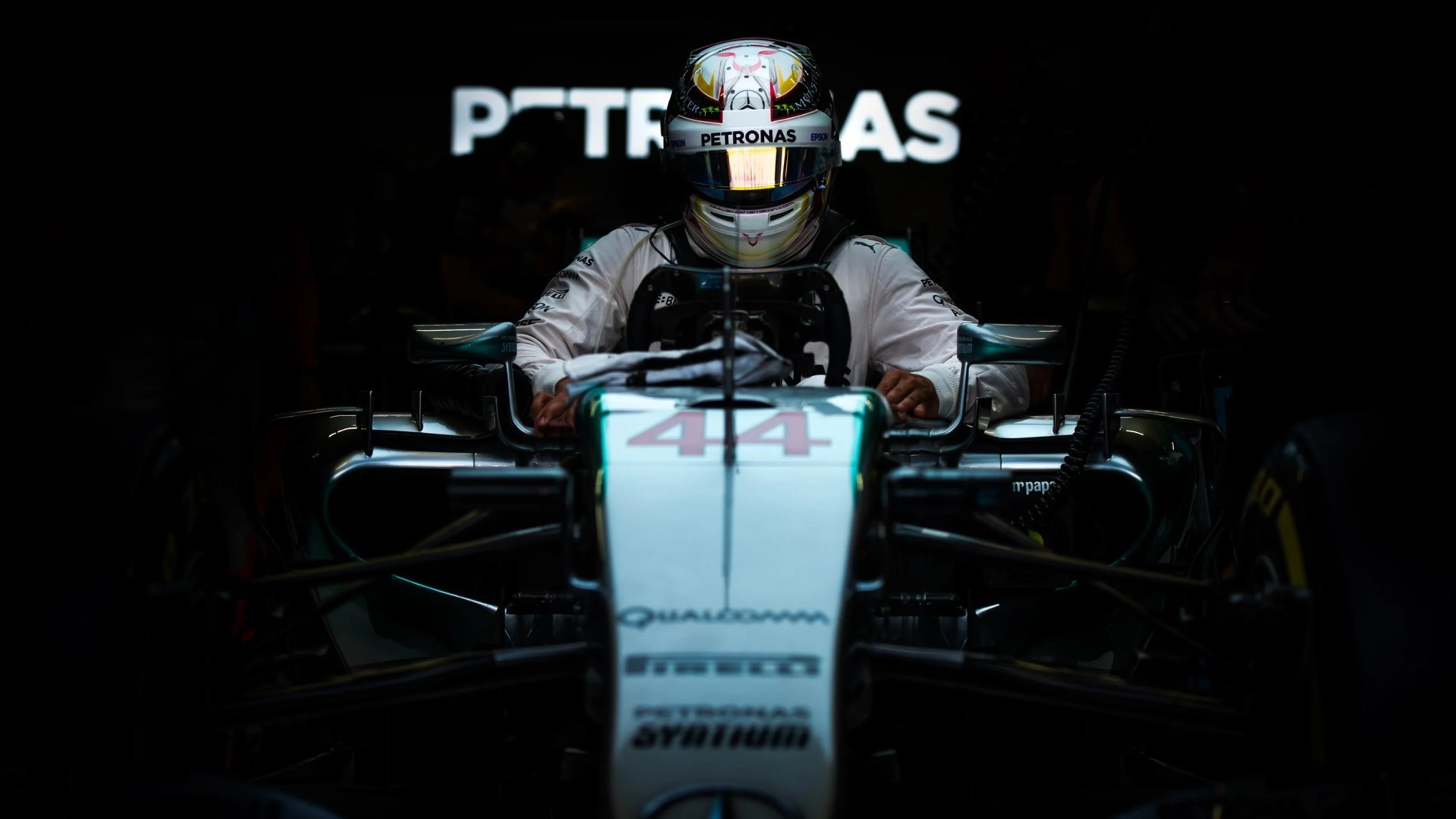Lewis Hamilton (GBR) Mercedes AMG F1 W06 at Formula One World Championship, Rd13, Singapore Grand