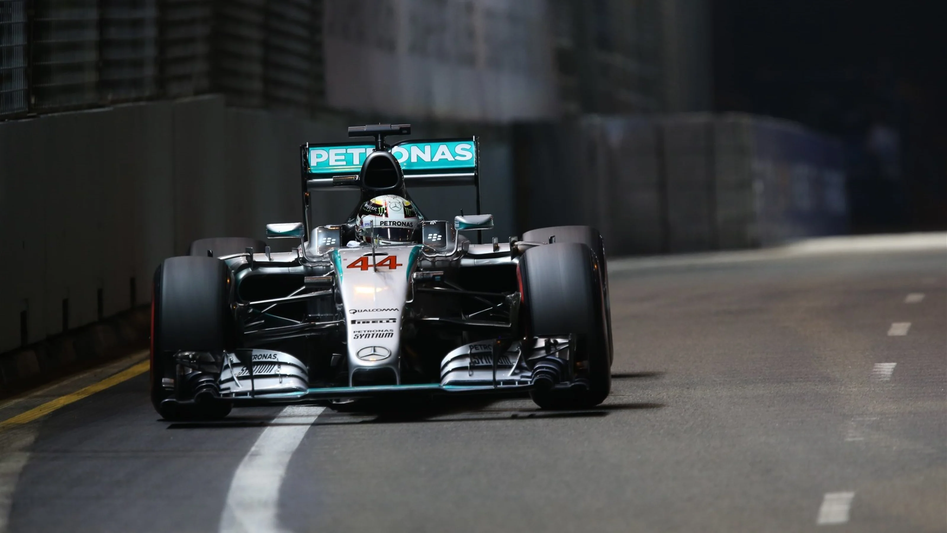 Lewis Hamilton (GBR) Mercedes AMG F1 W06 at Formula One World Championship, Rd13, Singapore Grand