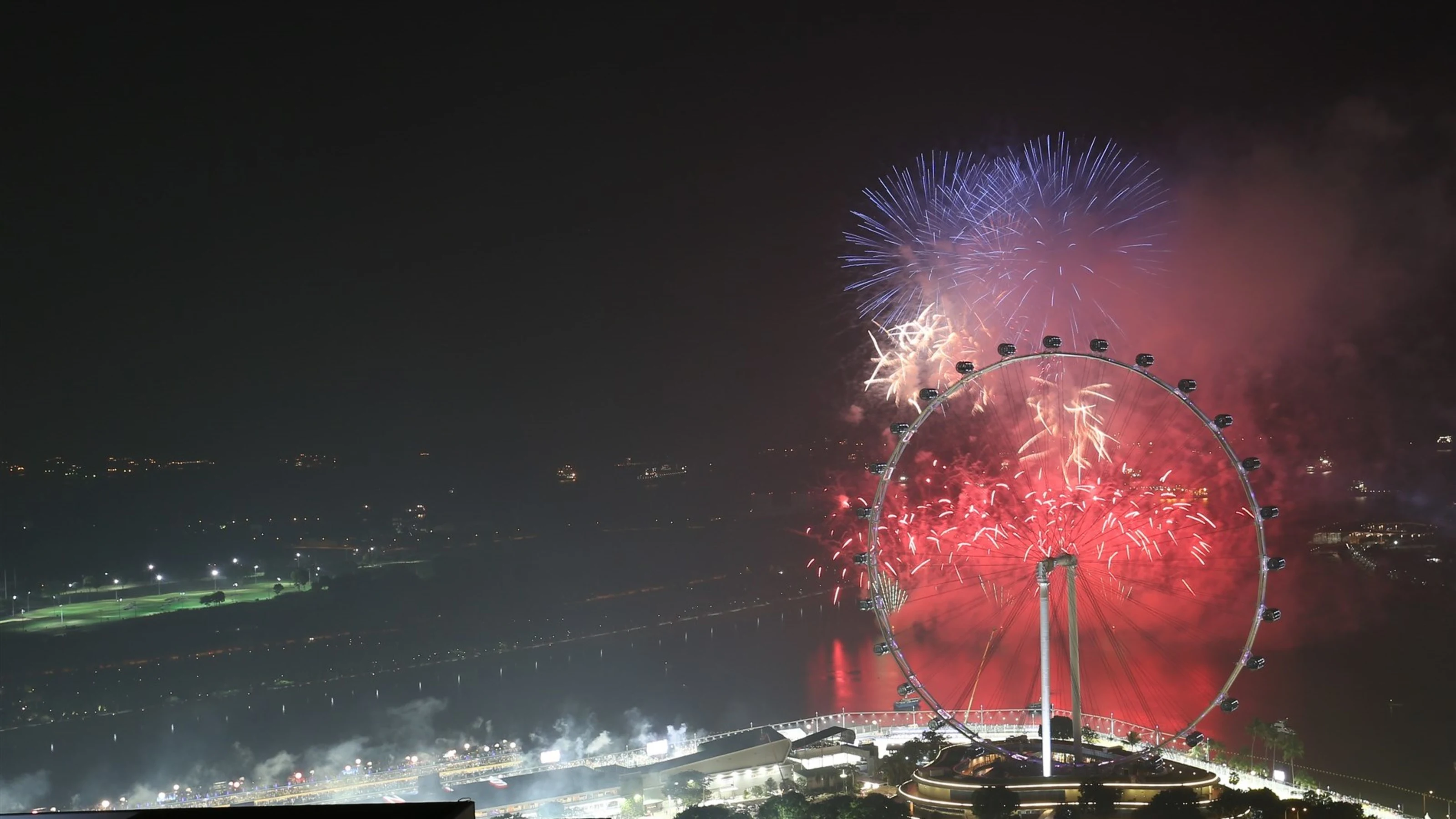 Fireworks display with the Singapore Flyer at Formula One World Championship, Rd13, Singapore Grand
