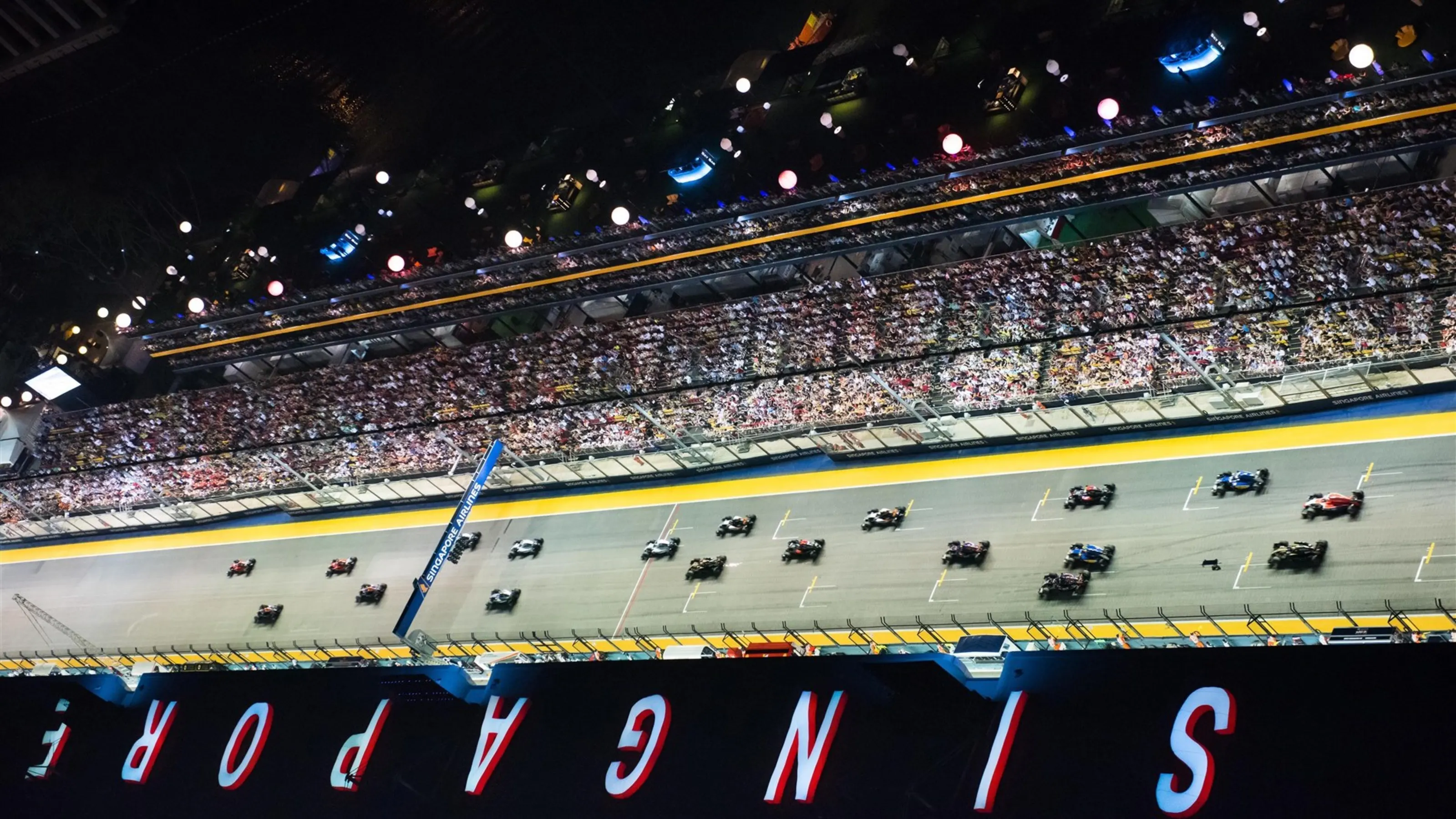 Start of the race at Formula One World Championship, Rd13, Singapore Grand Prix, Race, Marina Bay