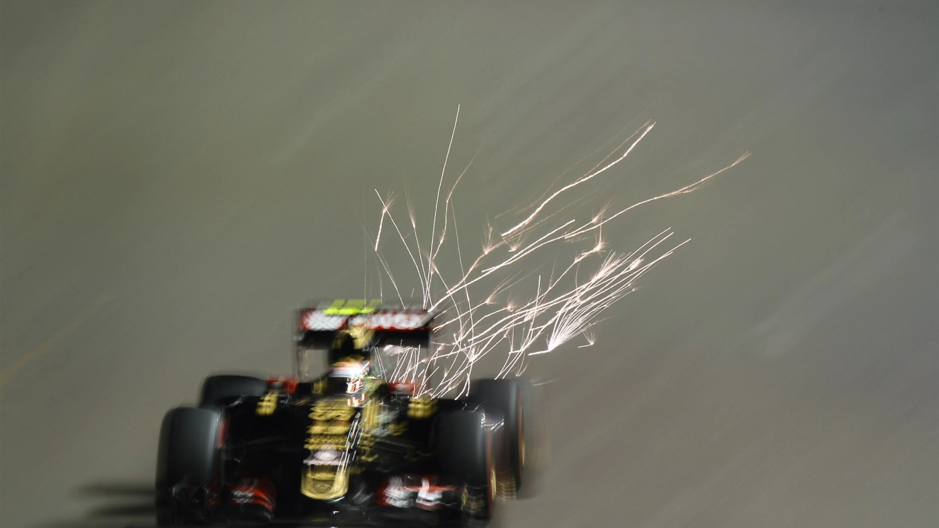 Pastor Maldonado (VEN) Lotus E23 Hybrid at Formula One World Championship, Rd13, Singapore Grand
