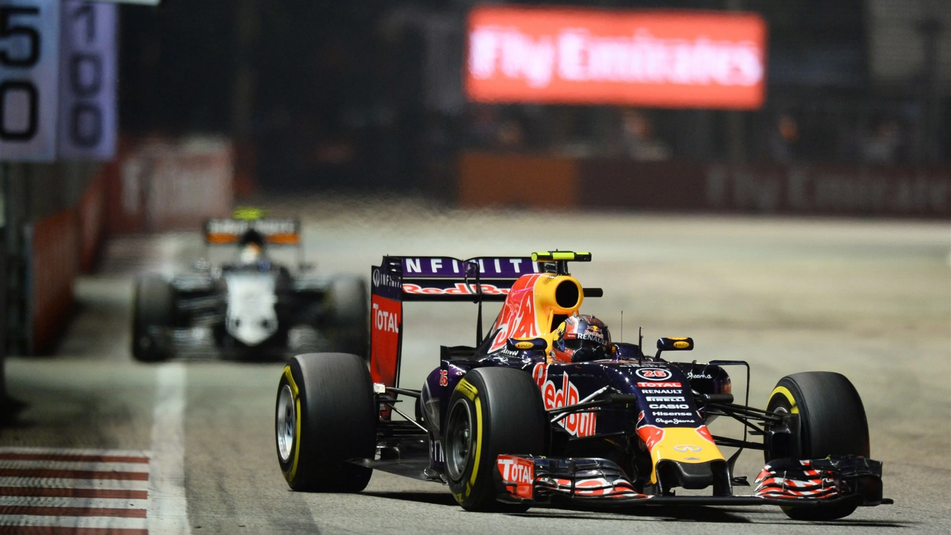 Daniil Kvyat (RUS) Red Bull Racing RB11 at Formula One World Championship, Rd13, Singapore Grand