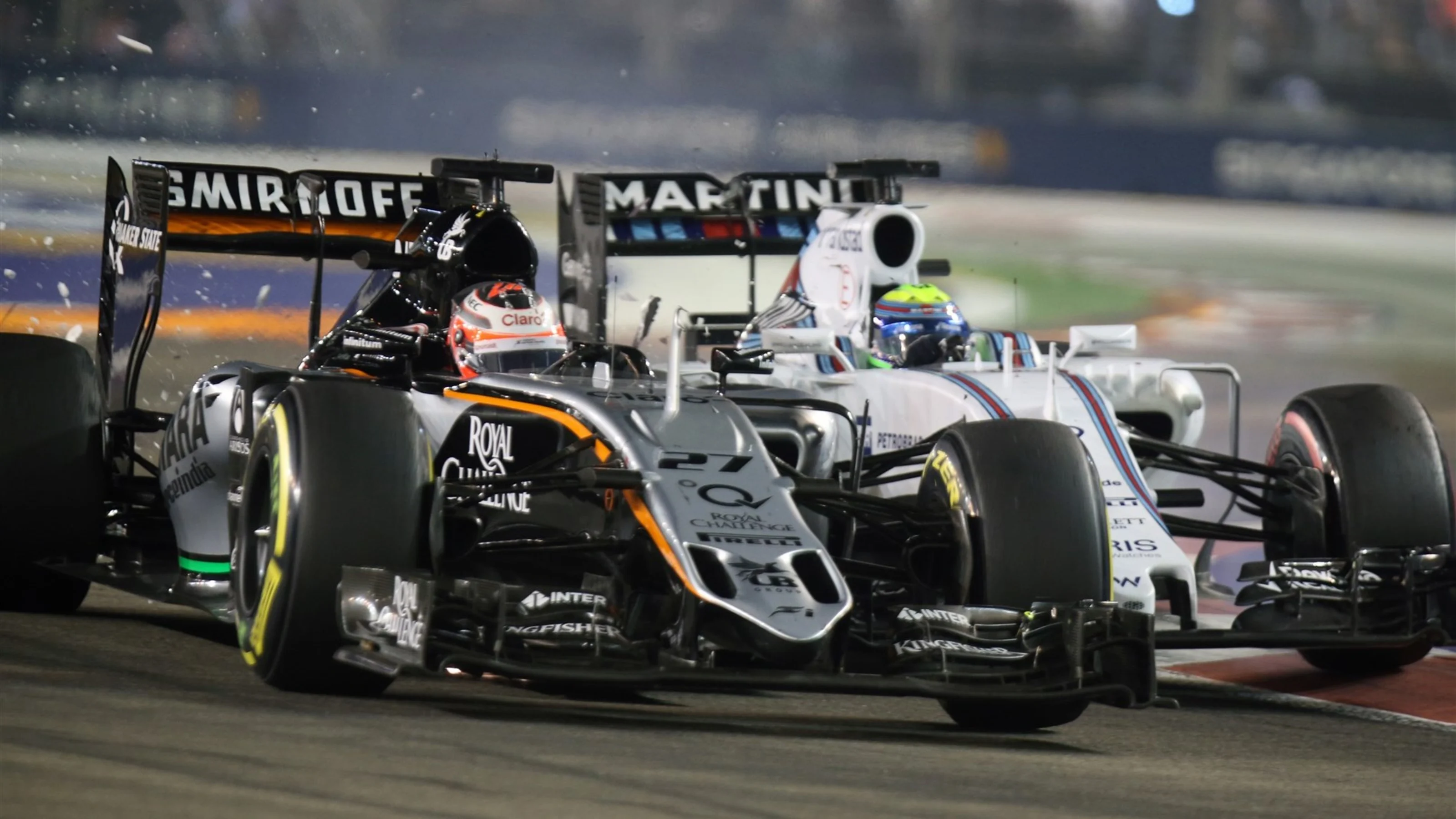 Nico Hulkenberg (GER) Force India VJM08 and Felipe Massa (BRA) Williams FW37 crash at Formula One