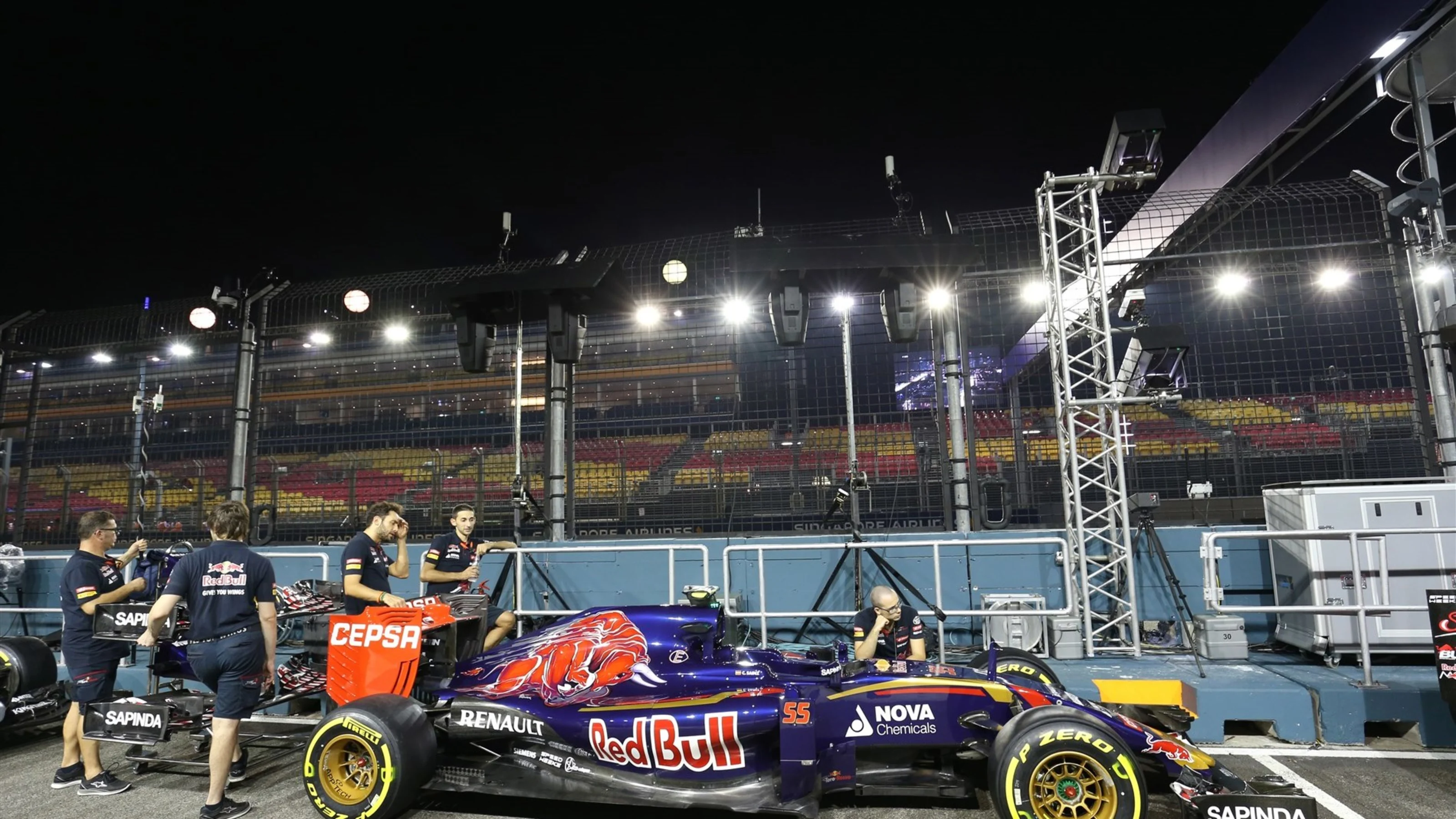 Scuderia Toro Rosso STR10 and team mechanics at Formula One World Championship, Rd13, Singapore
