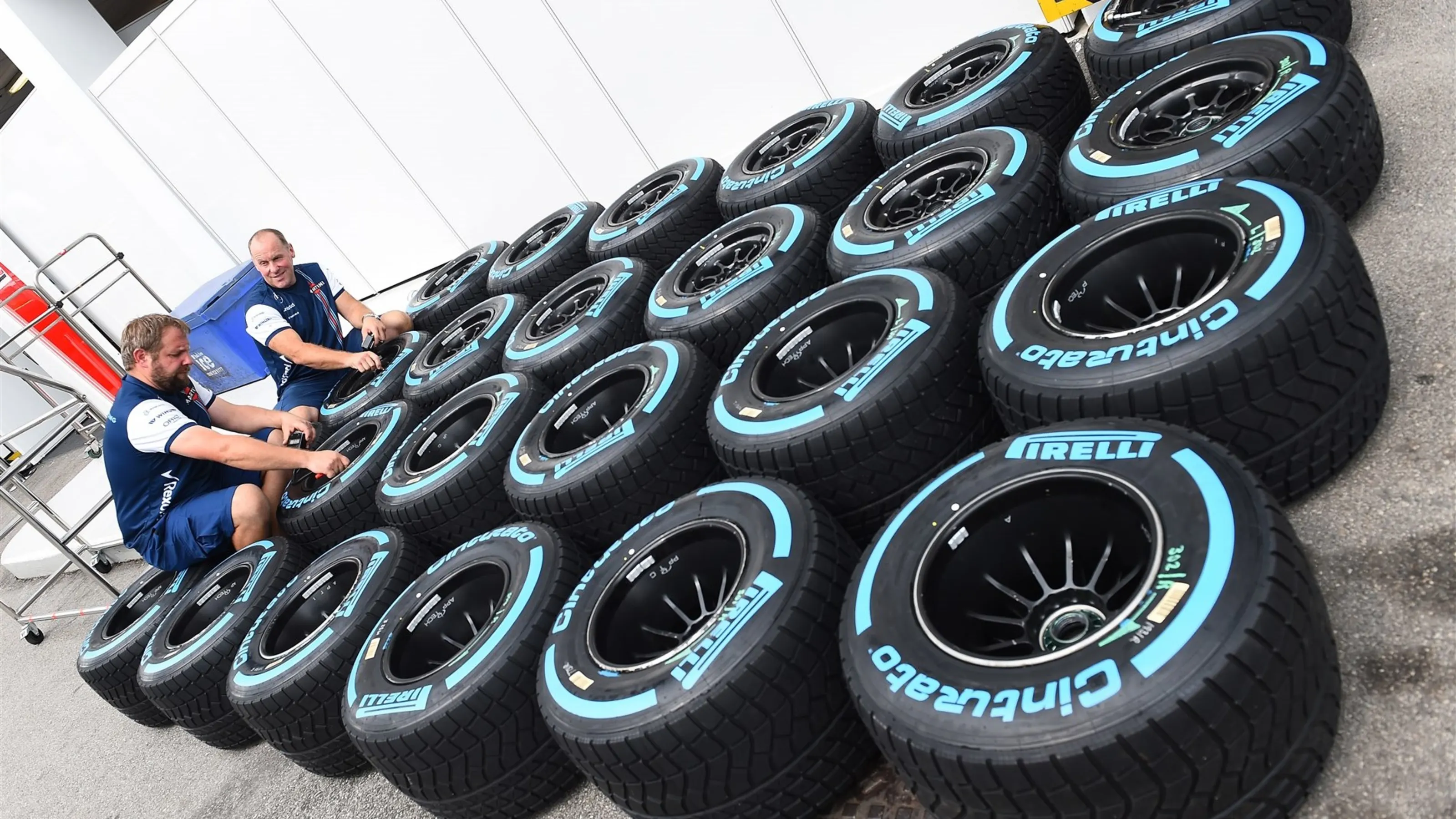 Williams mechanics and Pirelli tyres at Formula One World Championship, Rd13, Singapore Grand Prix,