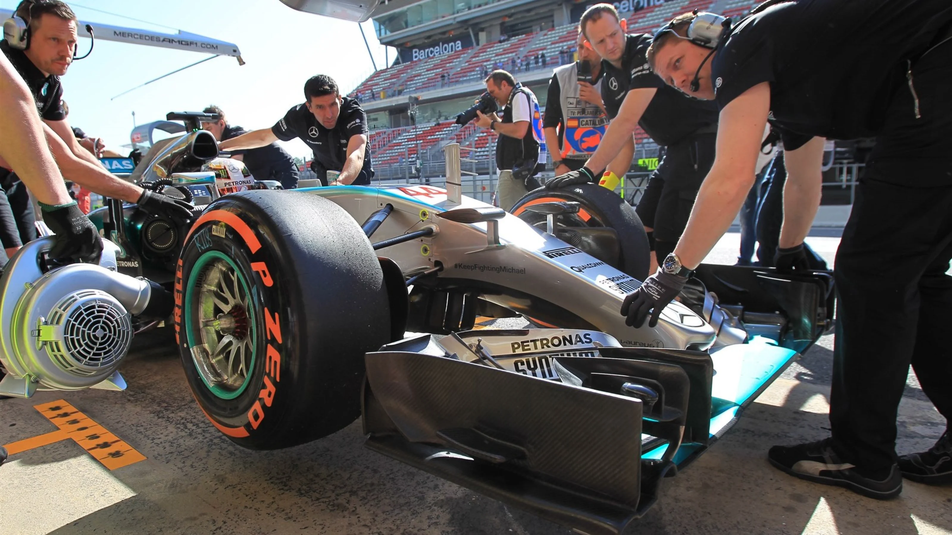 Lewis Hamilton (GBR) Mercedes AMG F1 W06 at Formula One World Championship, Rd5, Spanish Grand Prix