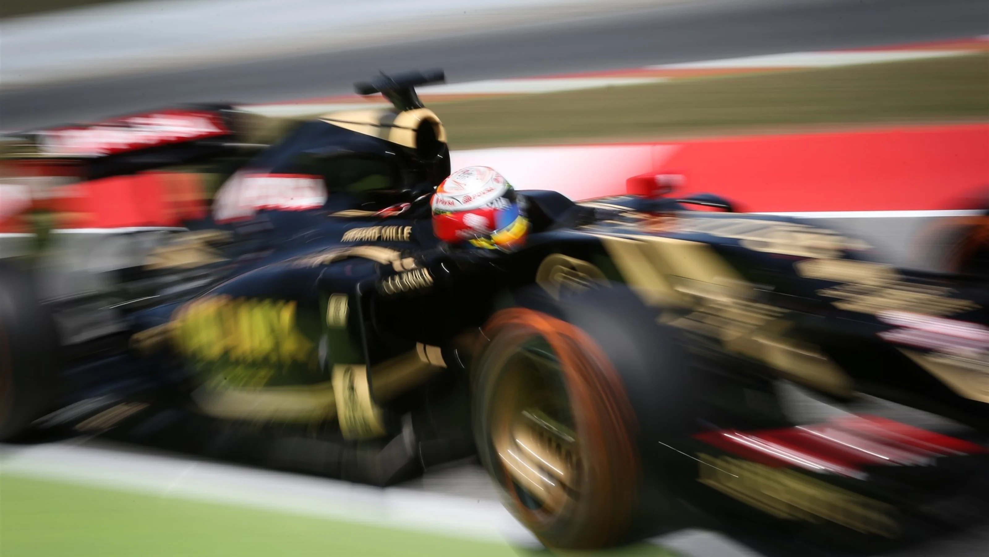 Romain Grosjean (FRA) Lotus E23 Hybrid at Formula One World Championship, Rd5, Spanish Grand Prix