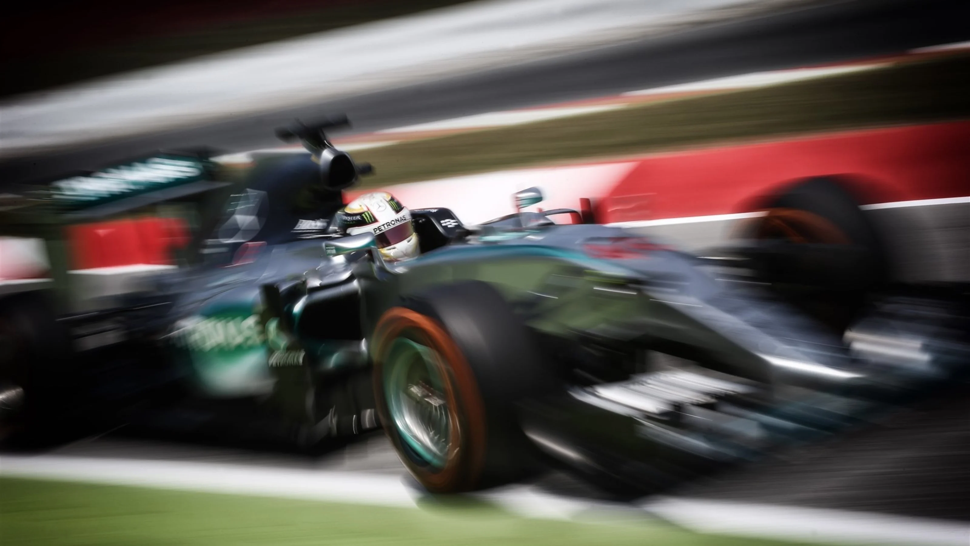 Lewis Hamilton (GBR) Mercedes AMG F1 W06 at Formula One World Championship, Rd5, Spanish Grand Prix