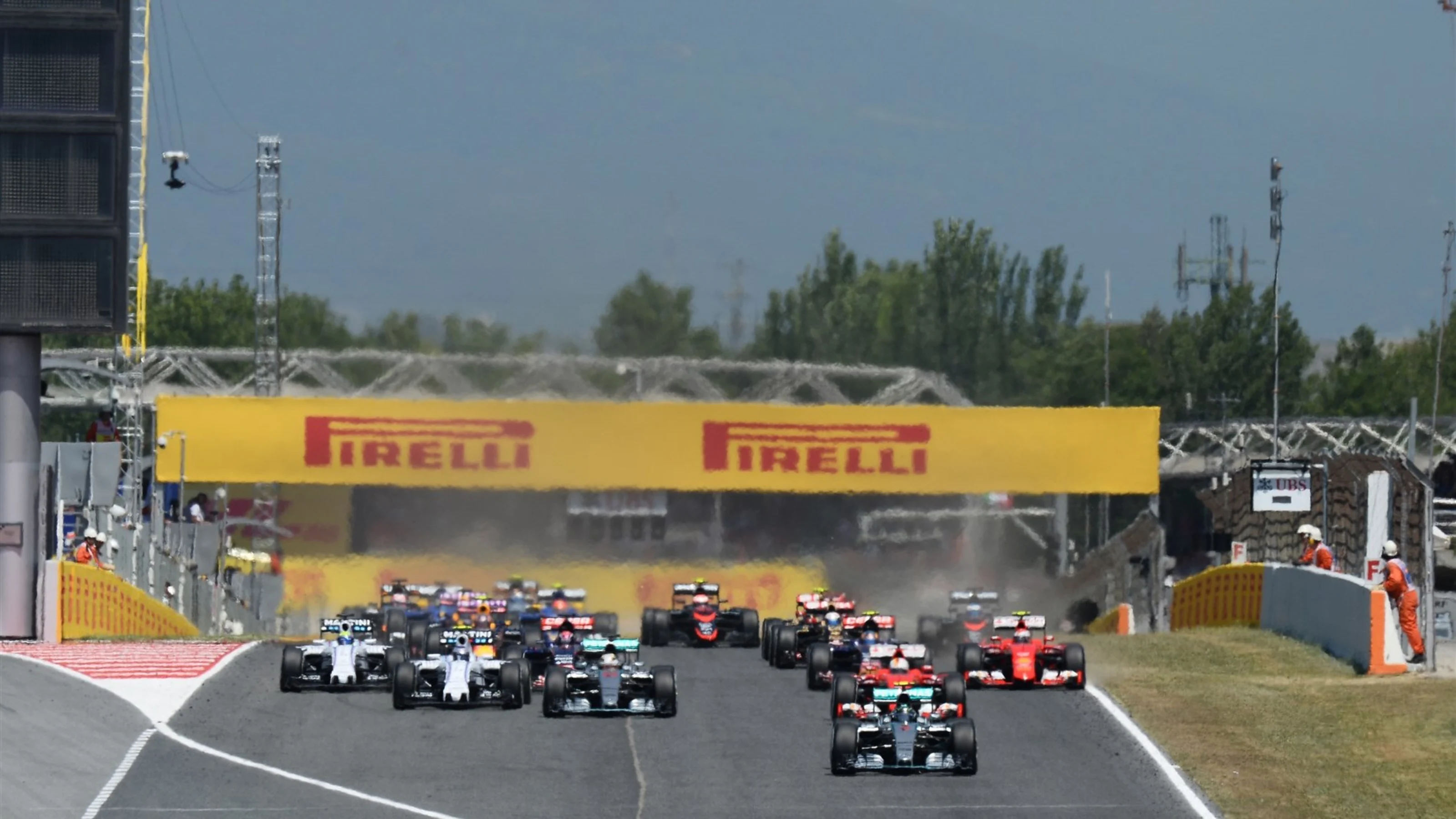 Nico Rosberg (GER) Mercedes AMG F1 W06 leads at the start at Formula One World Championship, Rd5,