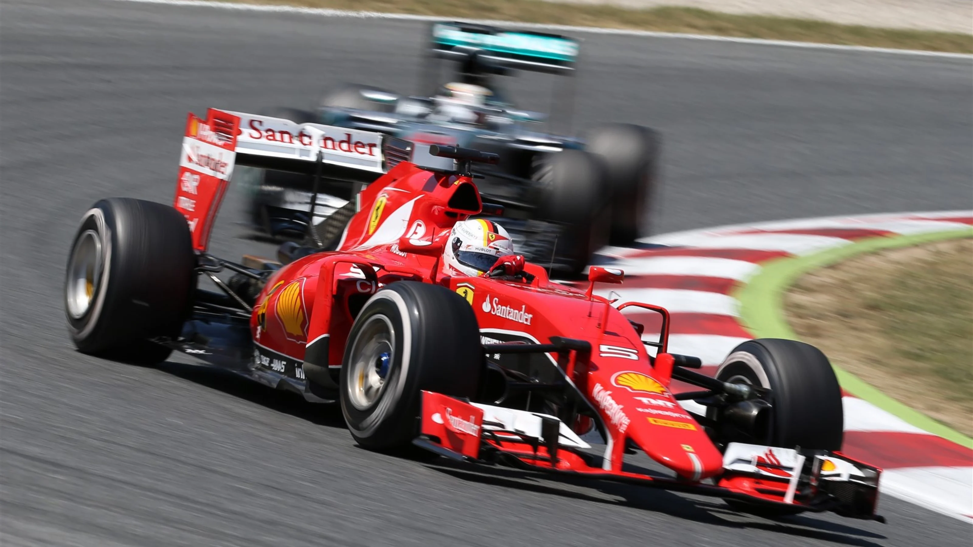 Sebastian Vettel (GER) Ferrari SF15-T leads Lewis Hamilton (GBR) Mercedes AMG F1 W06 at Formula One