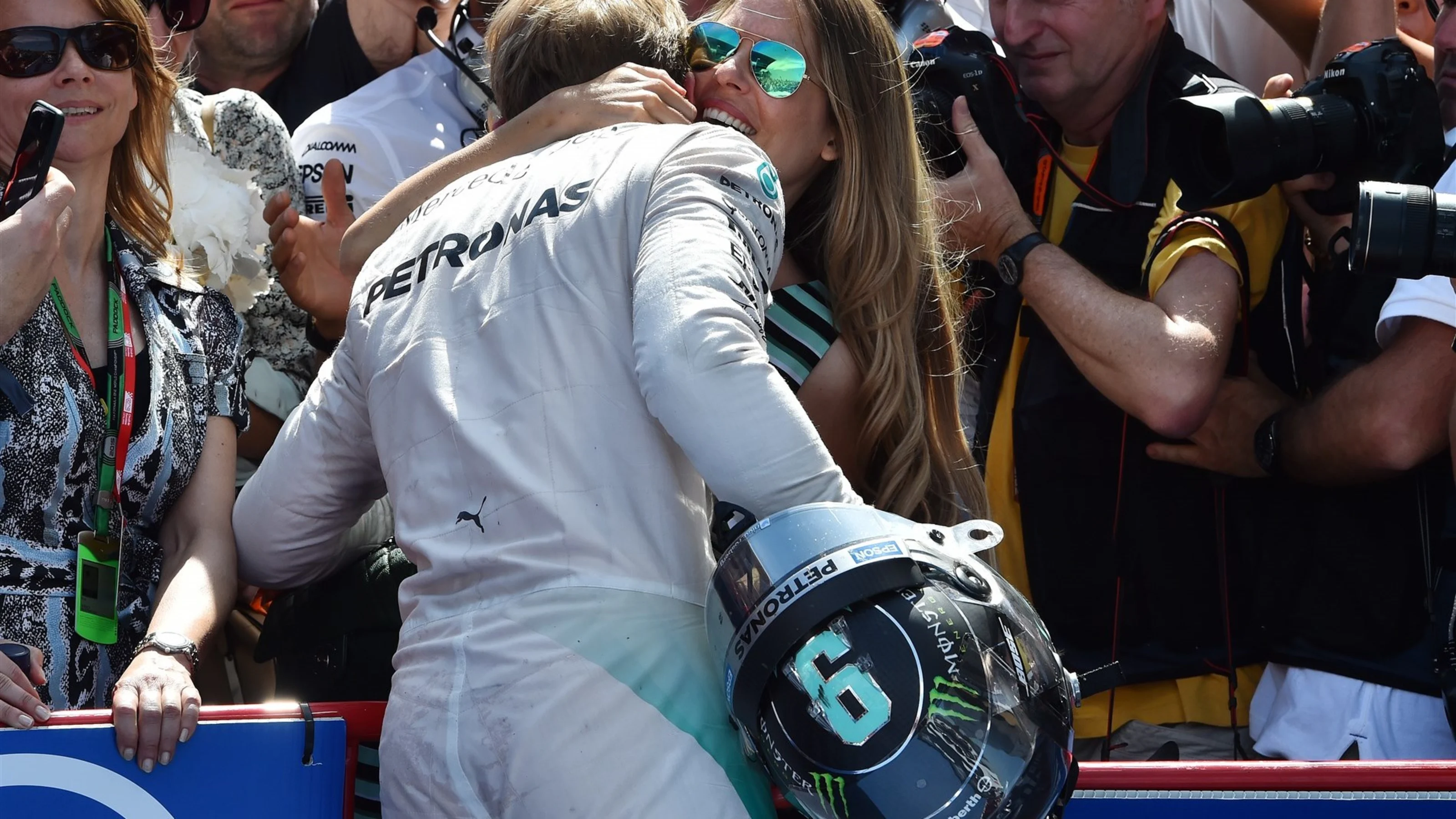 Nico Rosberg (GER) Mercedes AMG F1 celebrates with his wife Vivian Sibold (GER) in parc ferme at