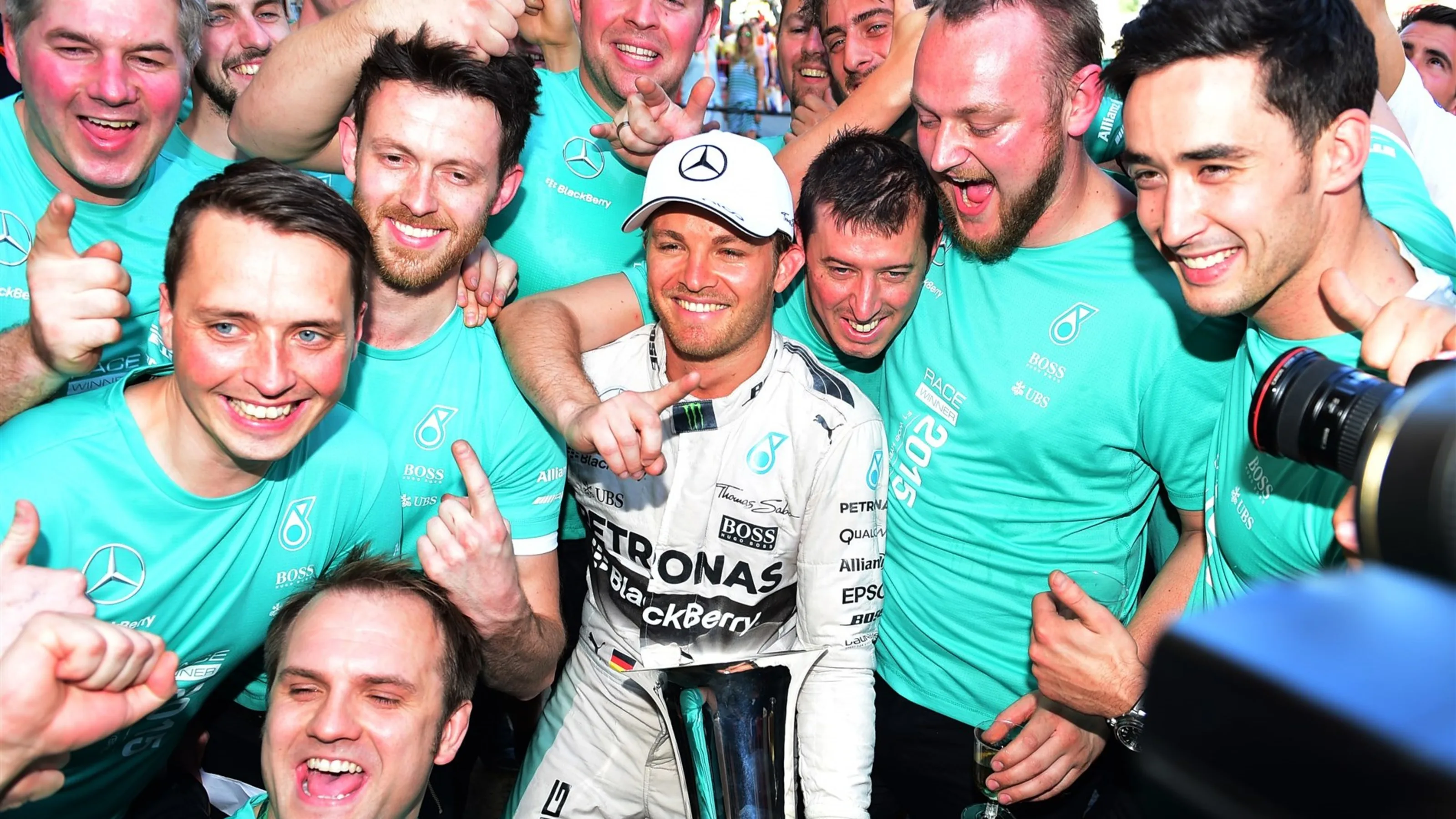 Race winner Nico Rosberg (GER) Mercedes AMG F1 celebrates with the team at Formula One World