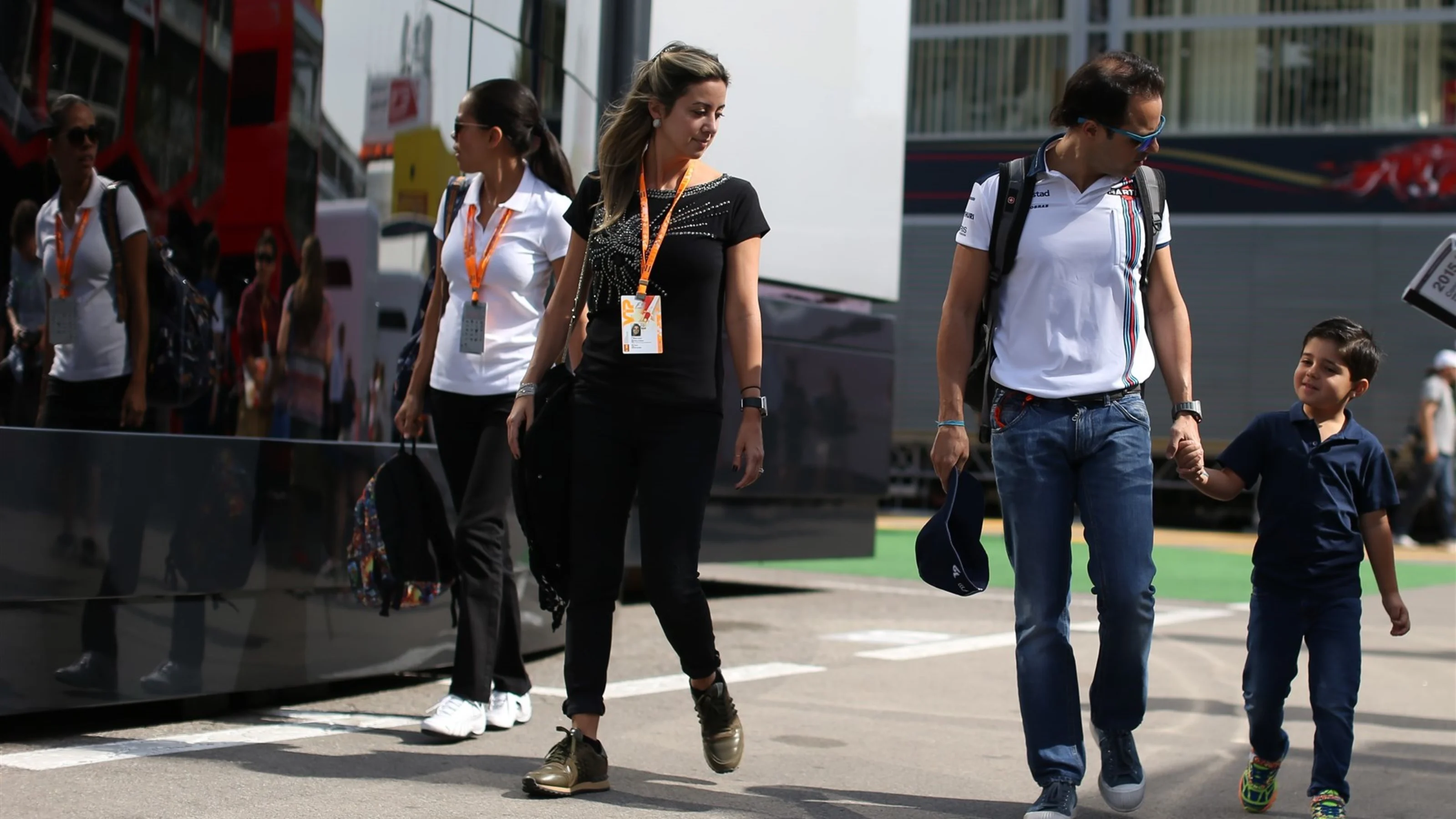 Felipe Massa (BRA) Williams with wife Rafaela Bassi (BRA) and son Felipinho Massa (BRA) at Formula