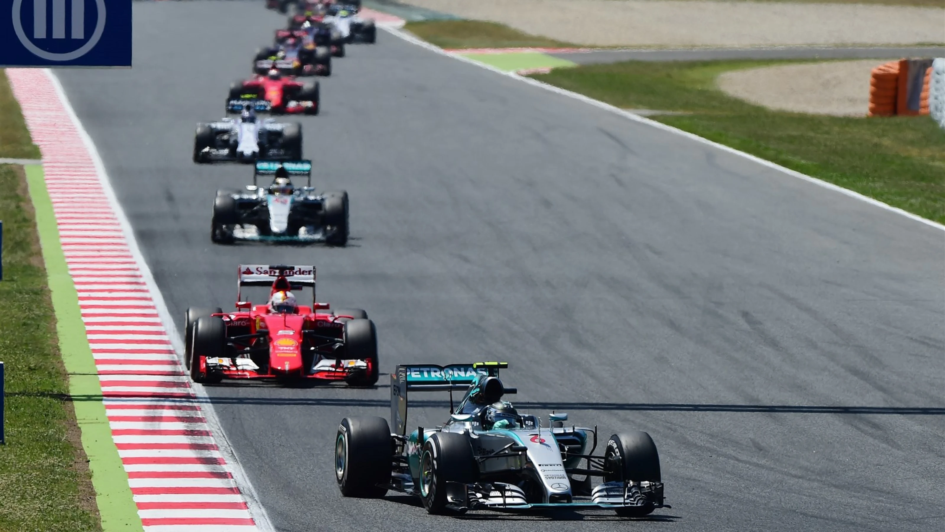 Nico Rosberg (GER) Mercedes AMG F1 W06 at the start of the race at Formula One World Championship,