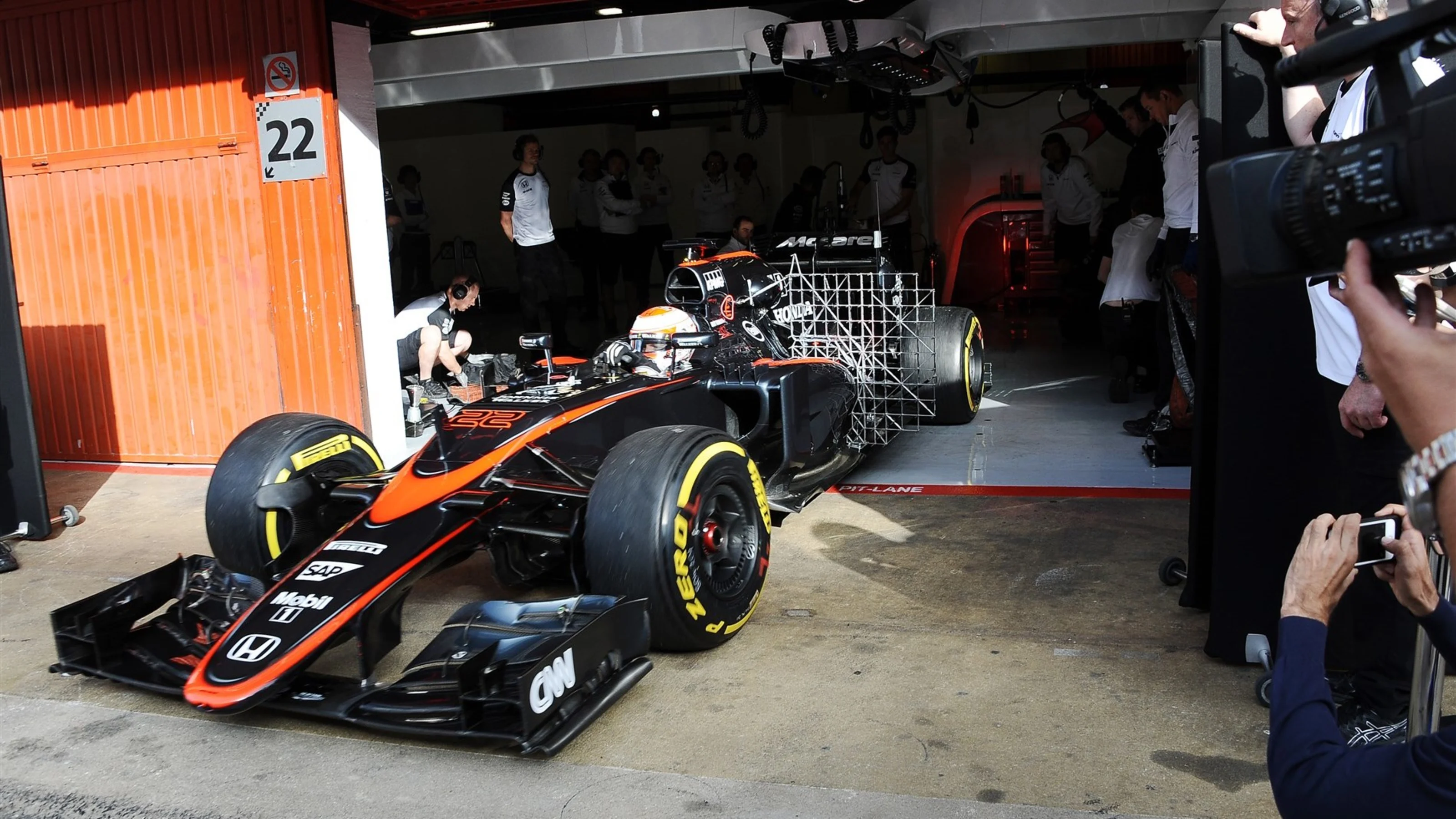 Jenson Button (GBR) McLaren MP4-30 at Formula One Testing, Day Two, Barcelona, Spain, 13 May 2015.