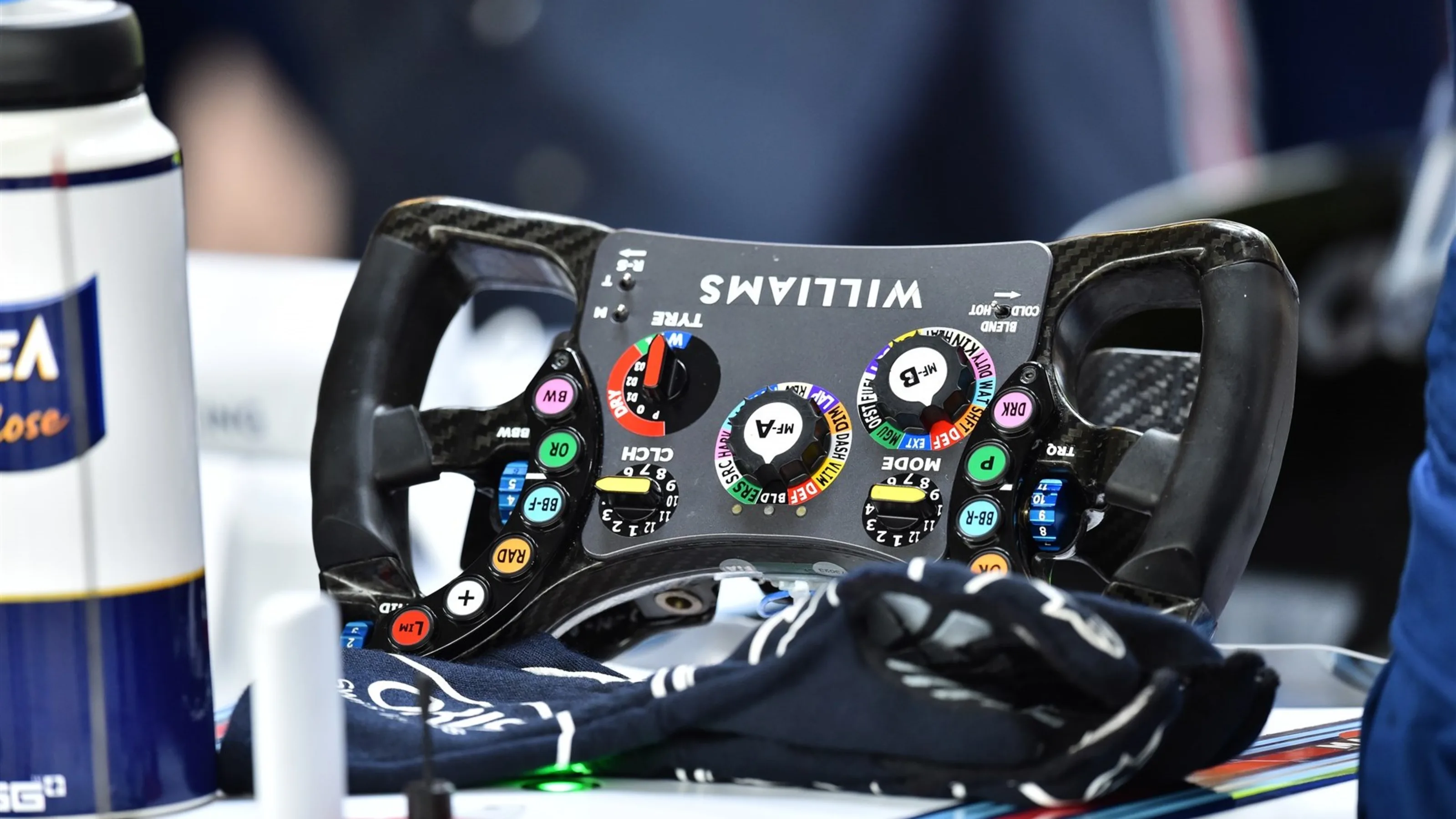 Williams FW37 steering wheel at Formula One World Championship, Rd16, United States Grand Prix,