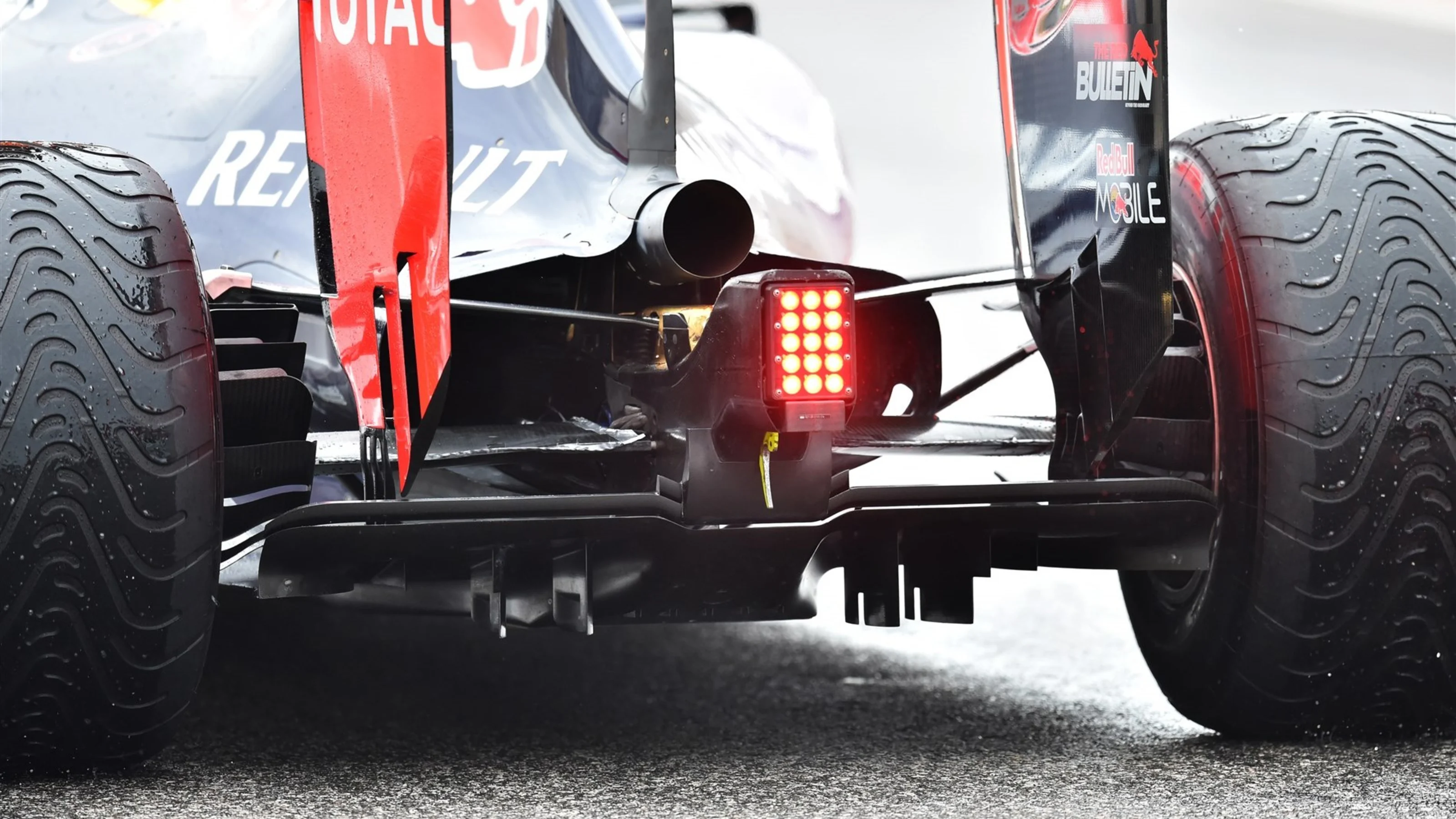 Daniil Kvyat (RUS) Red Bull Racing RB11 rear detail at Formula One World Championship, Rd16, United