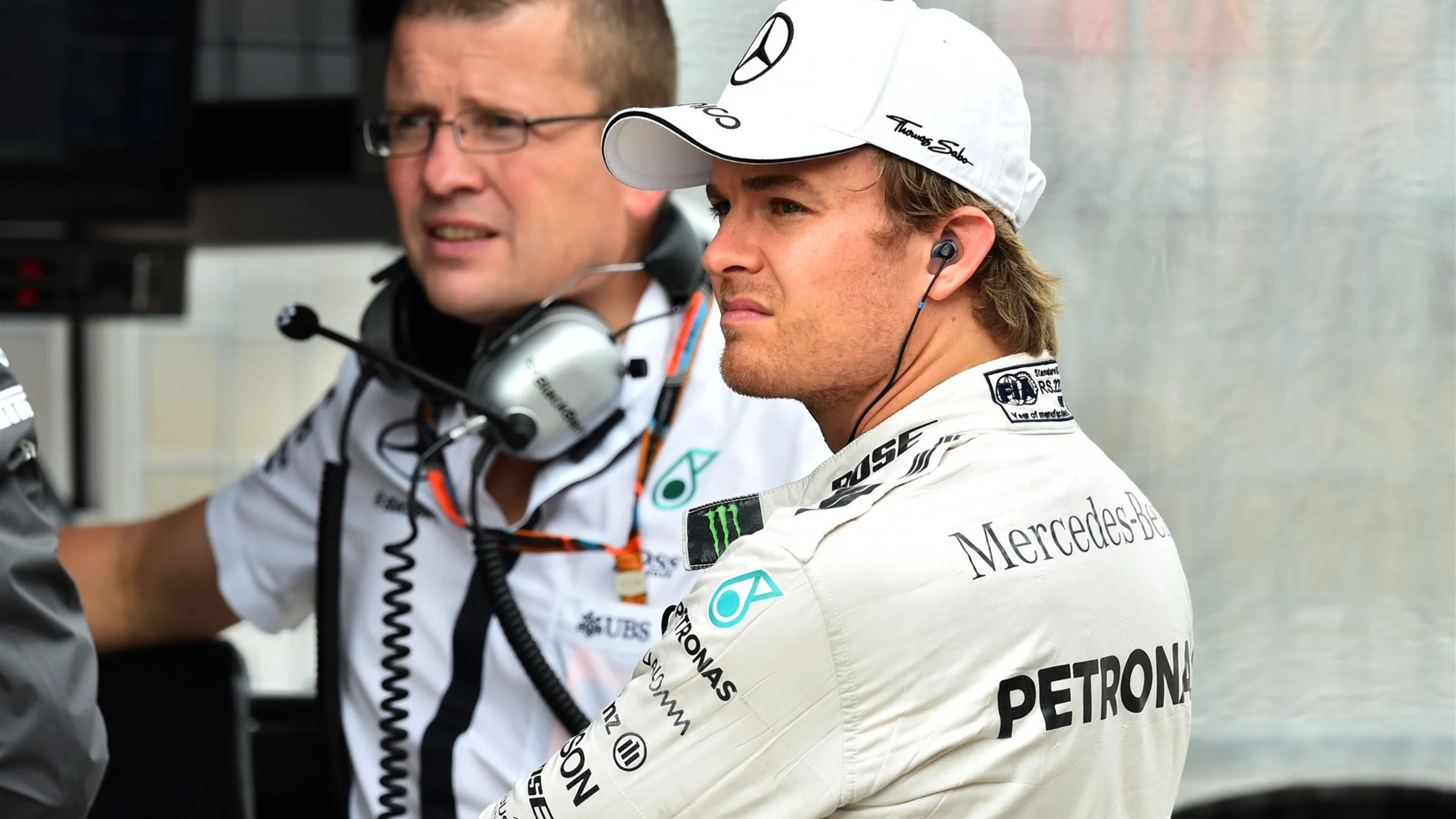 Nico Rosberg (GER) Mercedes AMG F1 and Simon Cole (GBR) Mercedes AMG F1 Chief Track Engineer at