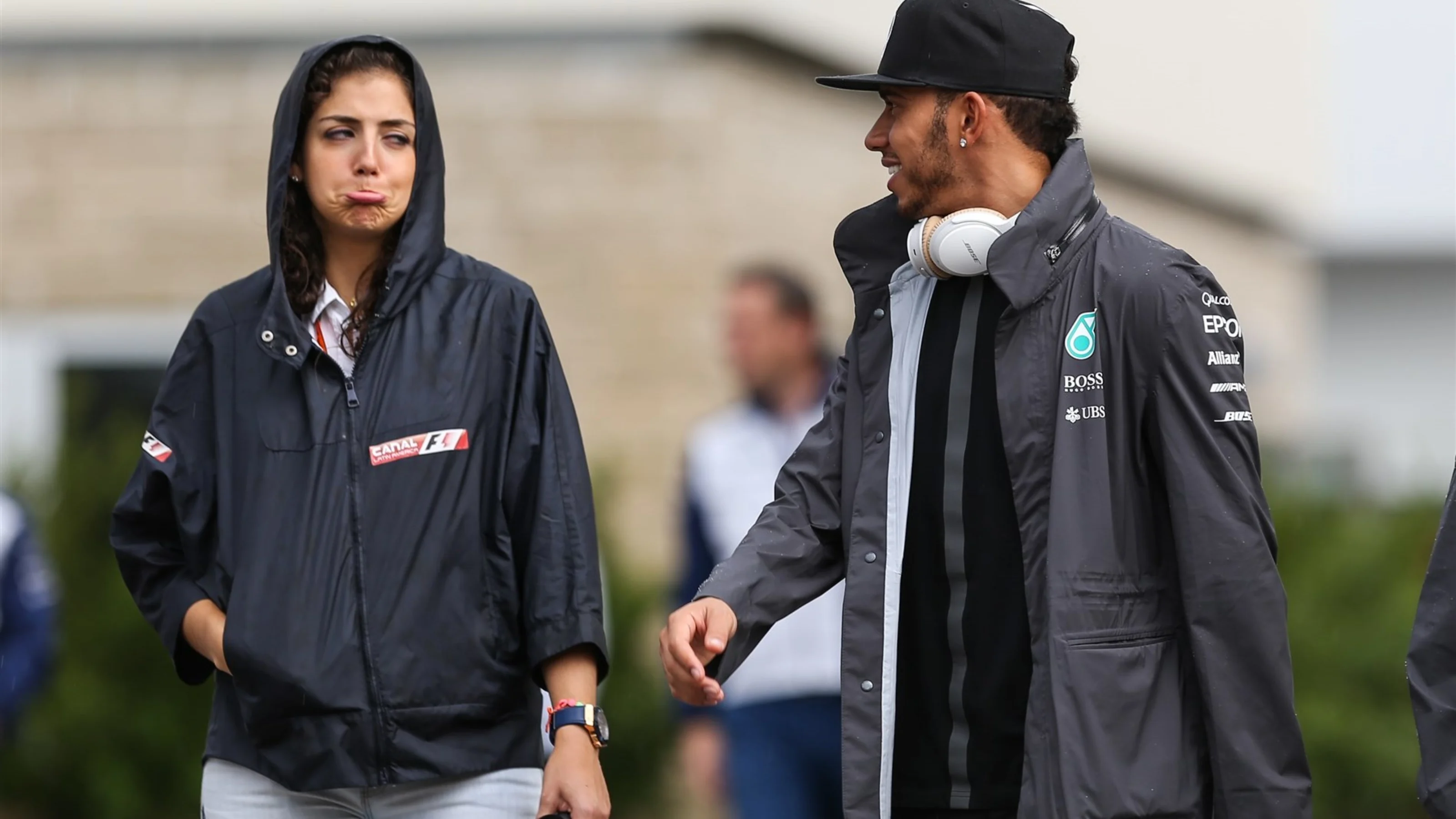Lewis Hamilton (GBR) Mercedes AMG F1 and Giselle Zarur, Canal F1 Latin America Reporter at Formula