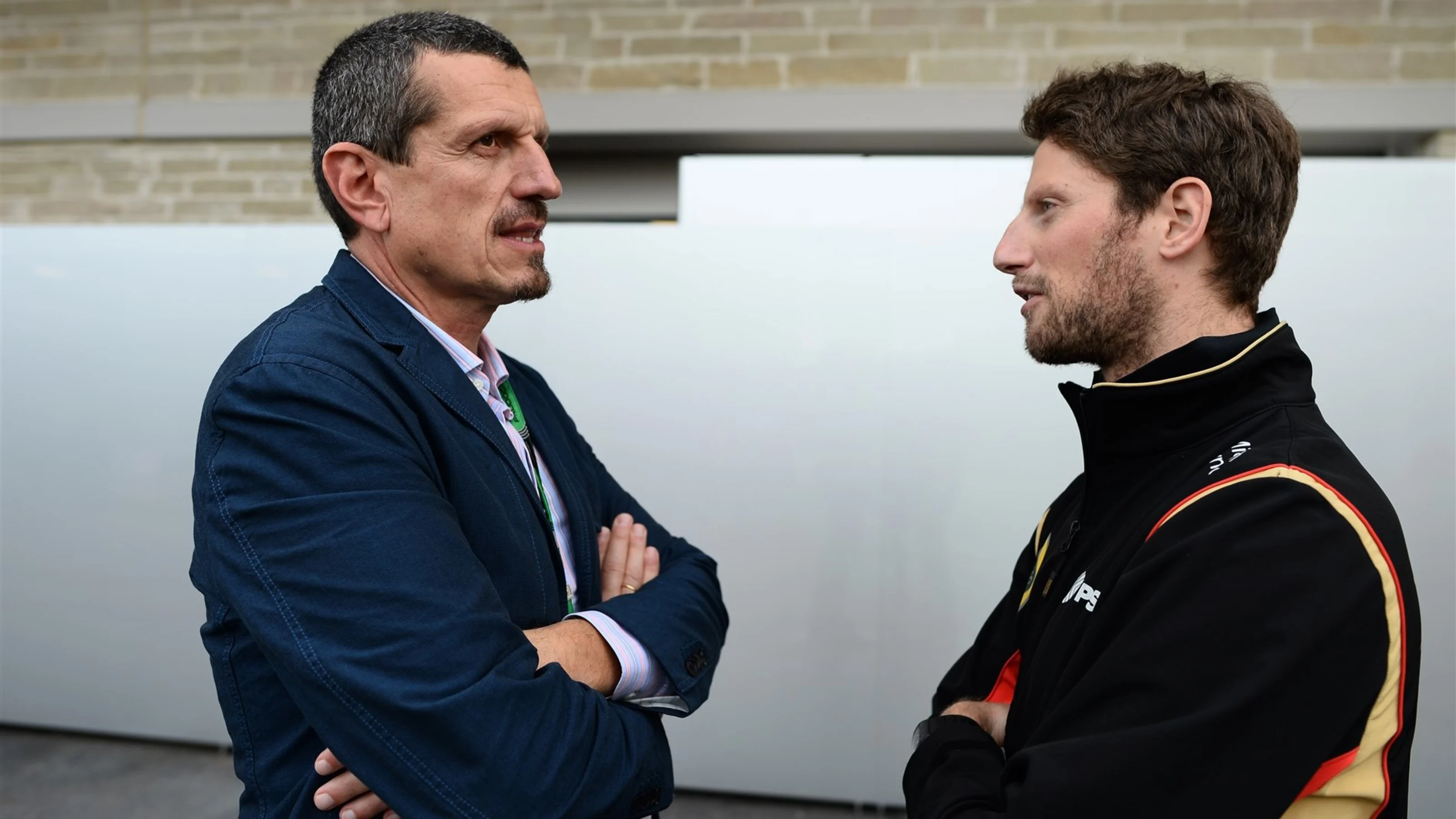 Guenther Steiner (ITA) Haas F1 Team Prinicipal and Romain Grosjean (FRA) Lotus F1 at Formula One