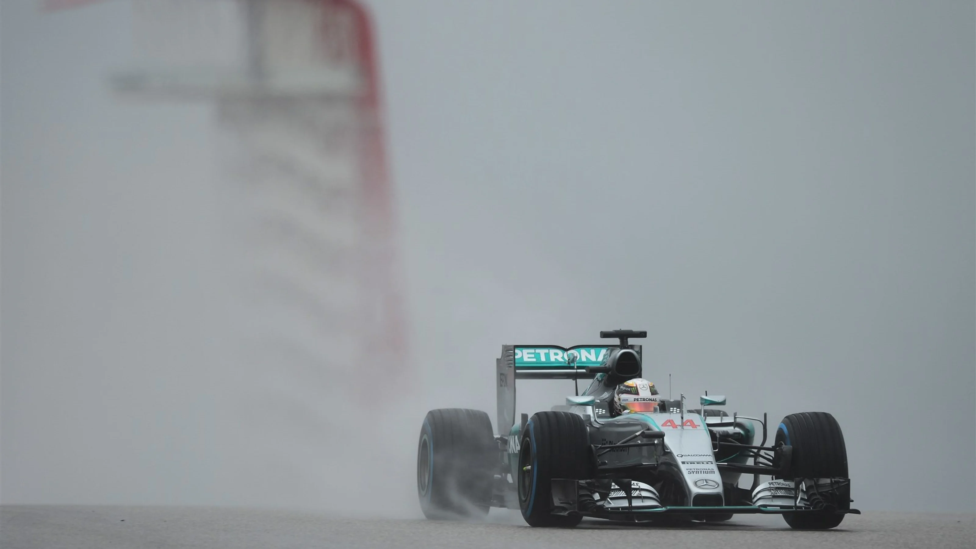 Lewis Hamilton (GBR) Mercedes AMG F1 W06 at Formula One World Championship, Rd16, United States
