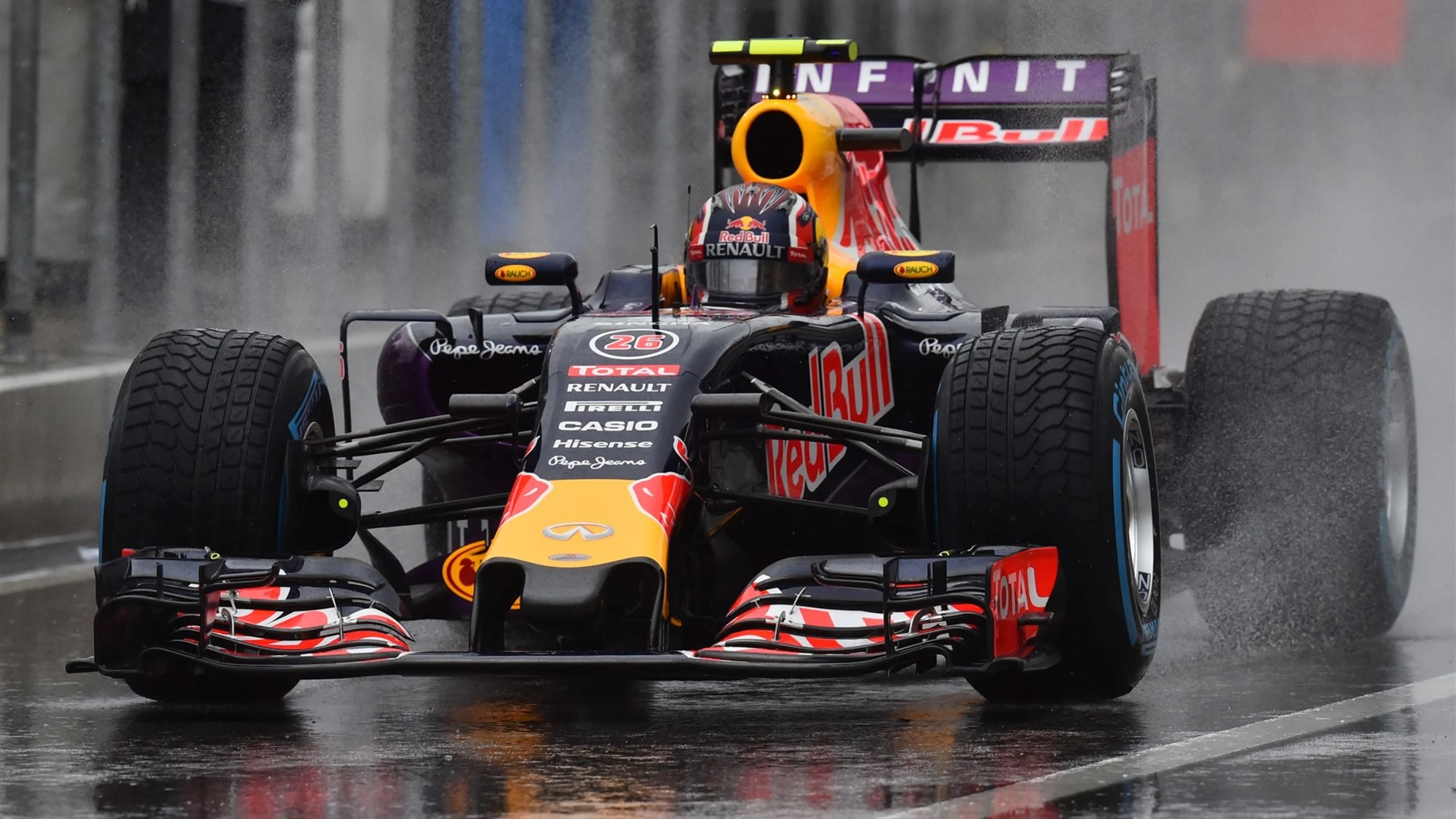 Daniil Kvyat (RUS) Red Bull Racing RB11 at Formula One World Championship, Rd16, United States