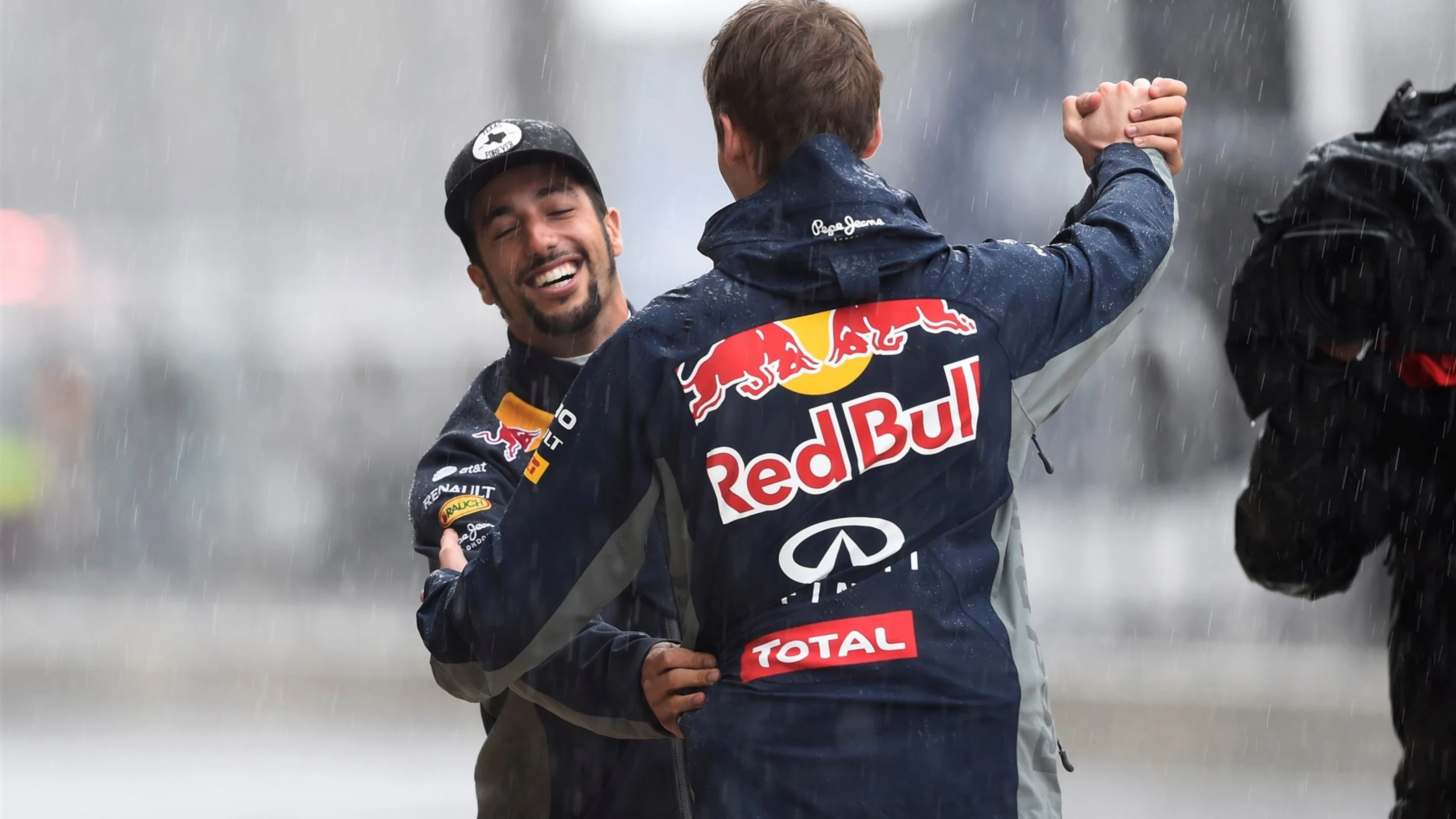Daniel Ricciardo (AUS) Red Bull Racing and Daniil Kvyat (RUS) Red Bull Racing dance in pit lane at