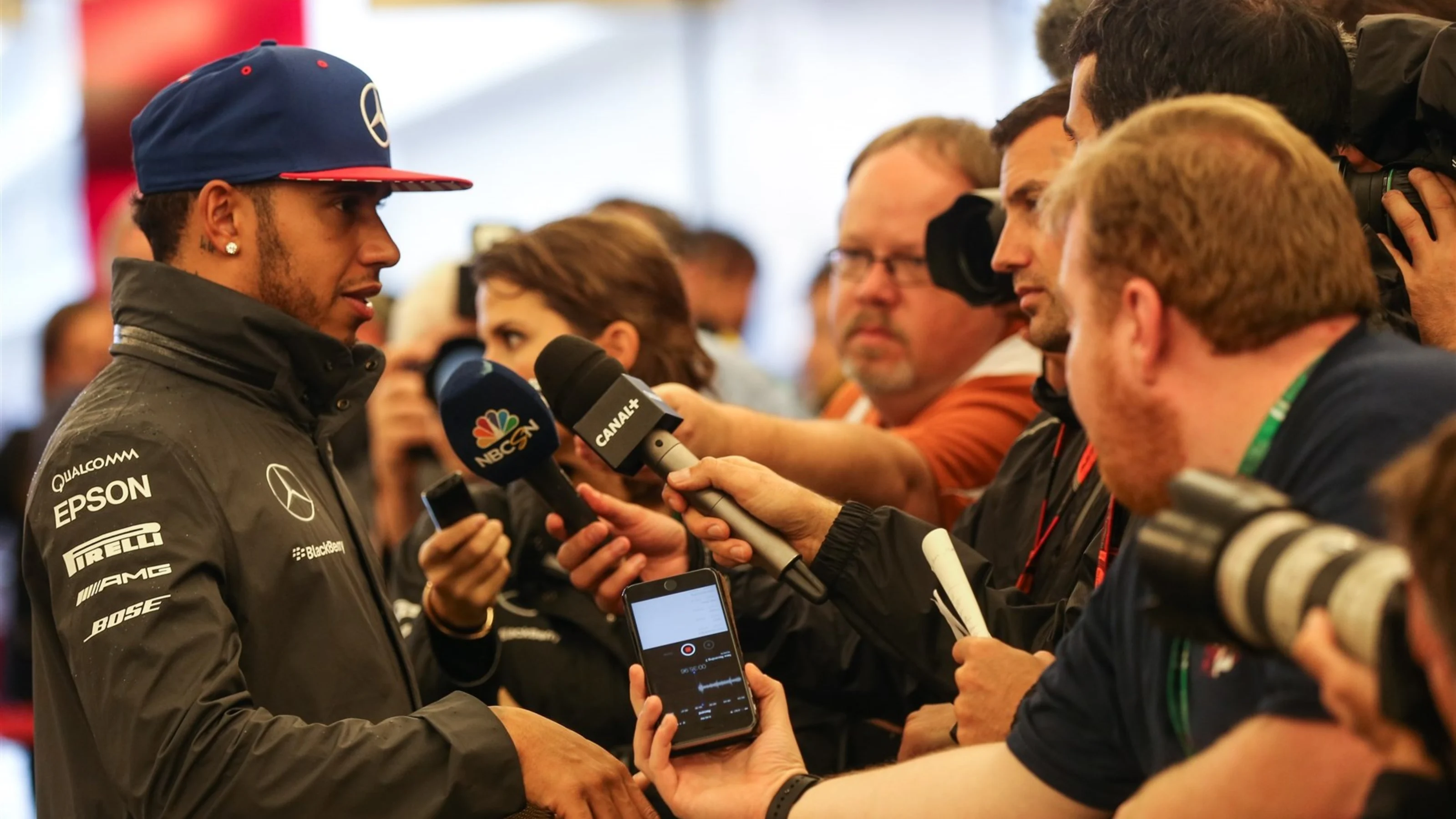 Lewis Hamilton (GBR) Mercedes AMG F1 talking to the media at Formula One World Championship, Rd16,