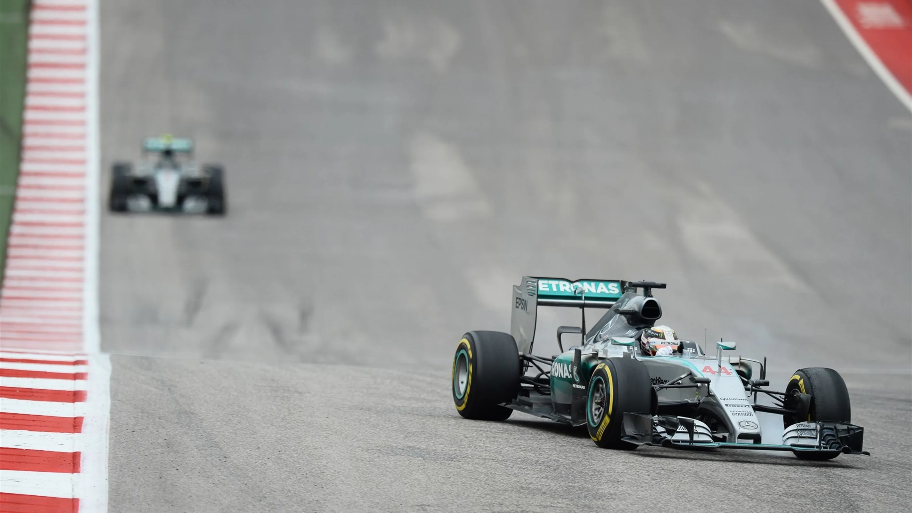 Lewis Hamilton (GBR) Mercedes AMG F1 W06 at Formula One World Championship, Rd16, United States