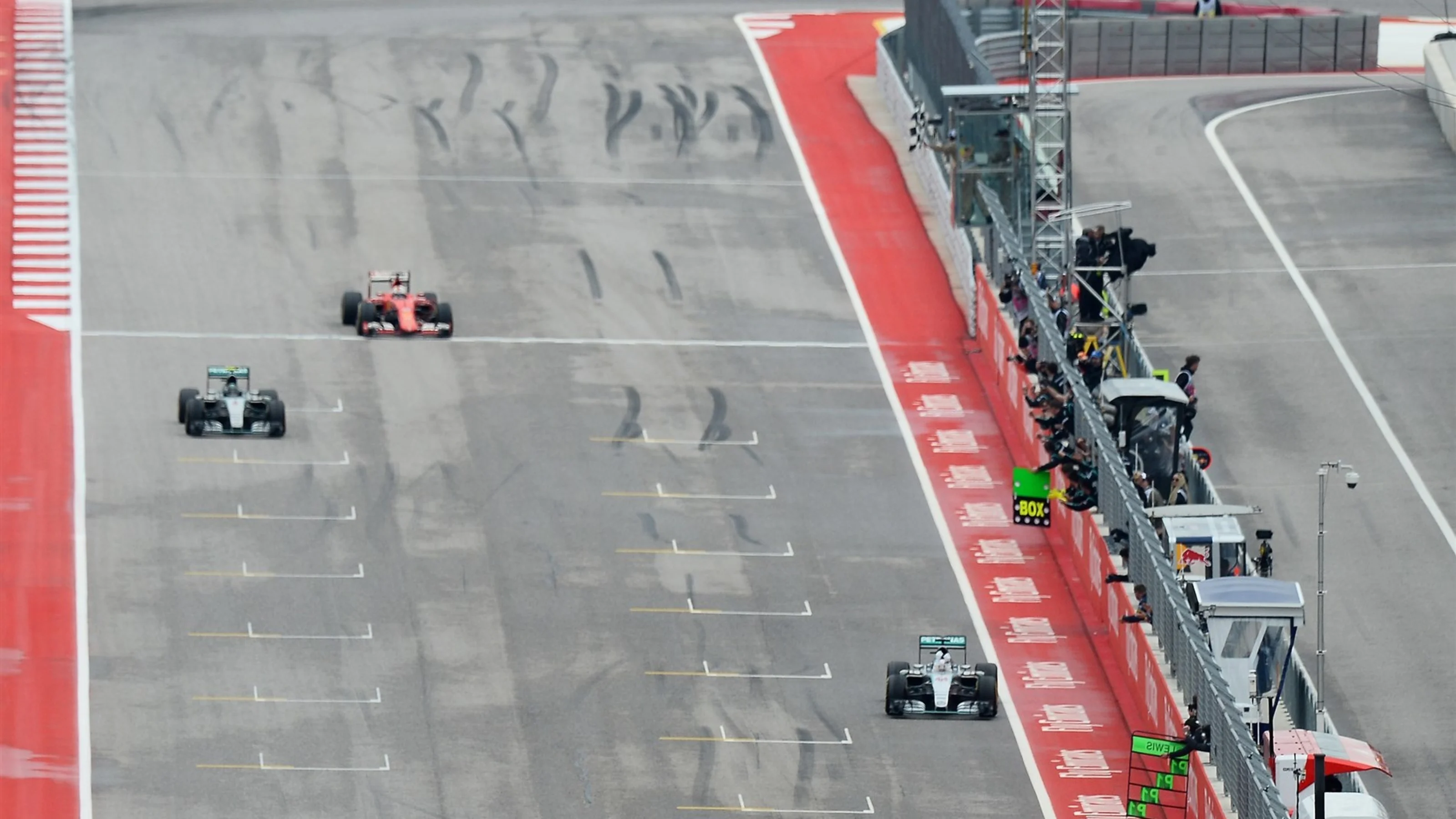 Lewis Hamilton (GBR) Mercedes AMG F1 W06 crosses the line to win the race and the world