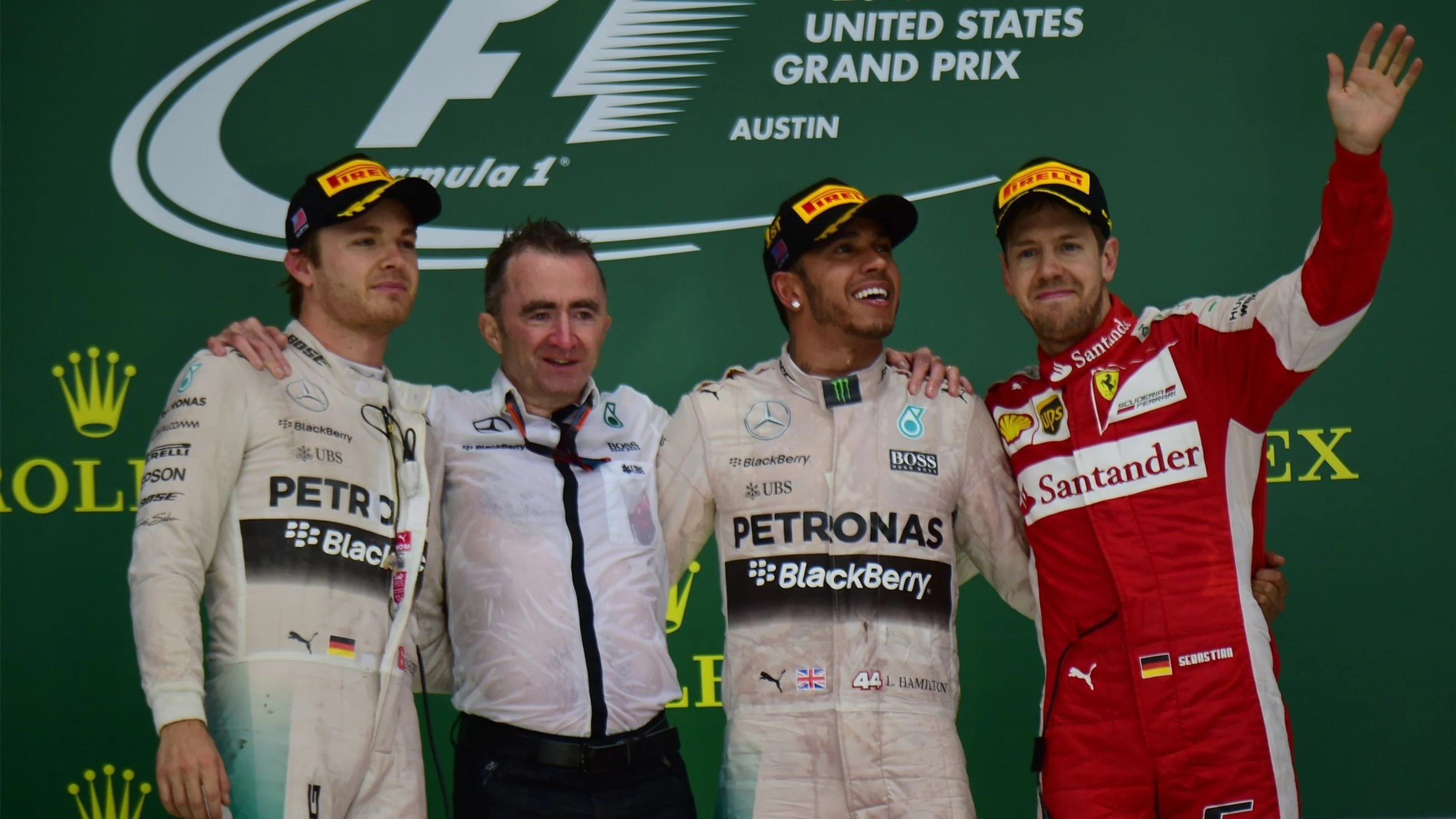(L to R): Nico Rosberg (GER) Mercedes AMG F1, Paddy Lowe (GBR) Mercedes AMG F1 Executive Director