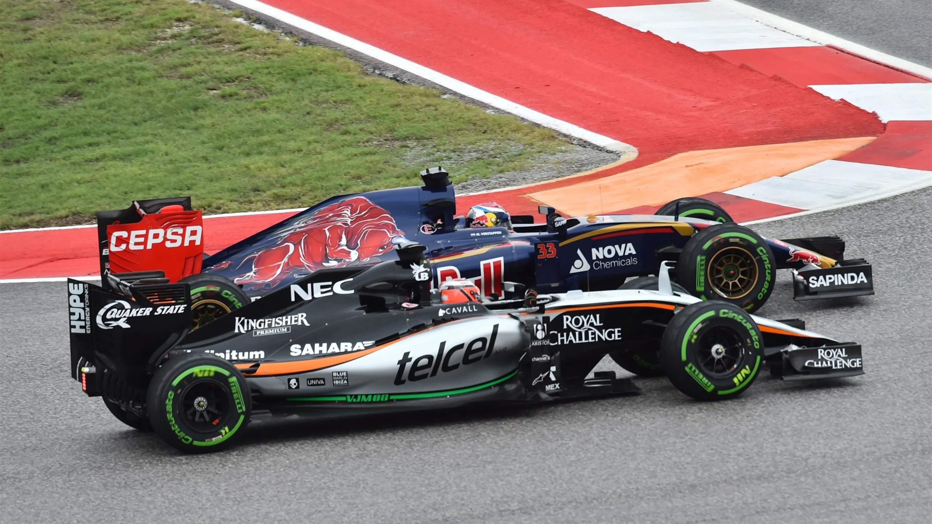 Nico Hulkenberg (GER) Force India VJM08 and Max Verstappen (NDL) Scuderia Toro Rosso STR10 battle