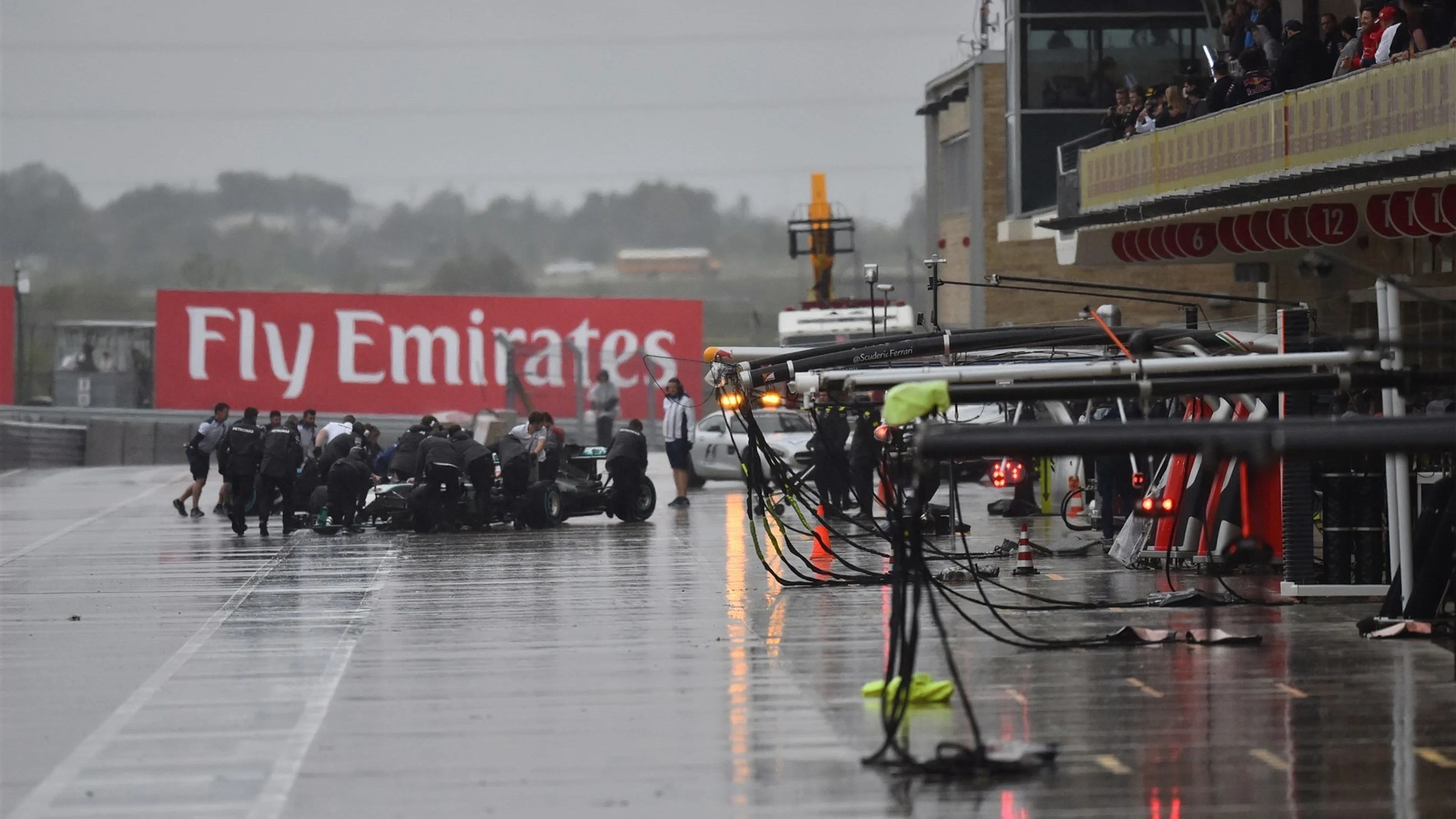 Nico Rosberg (GER) Mercedes AMG F1 W06 and Lewis Hamilton (GBR) Mercedes AMG F1 W06 at Formula One