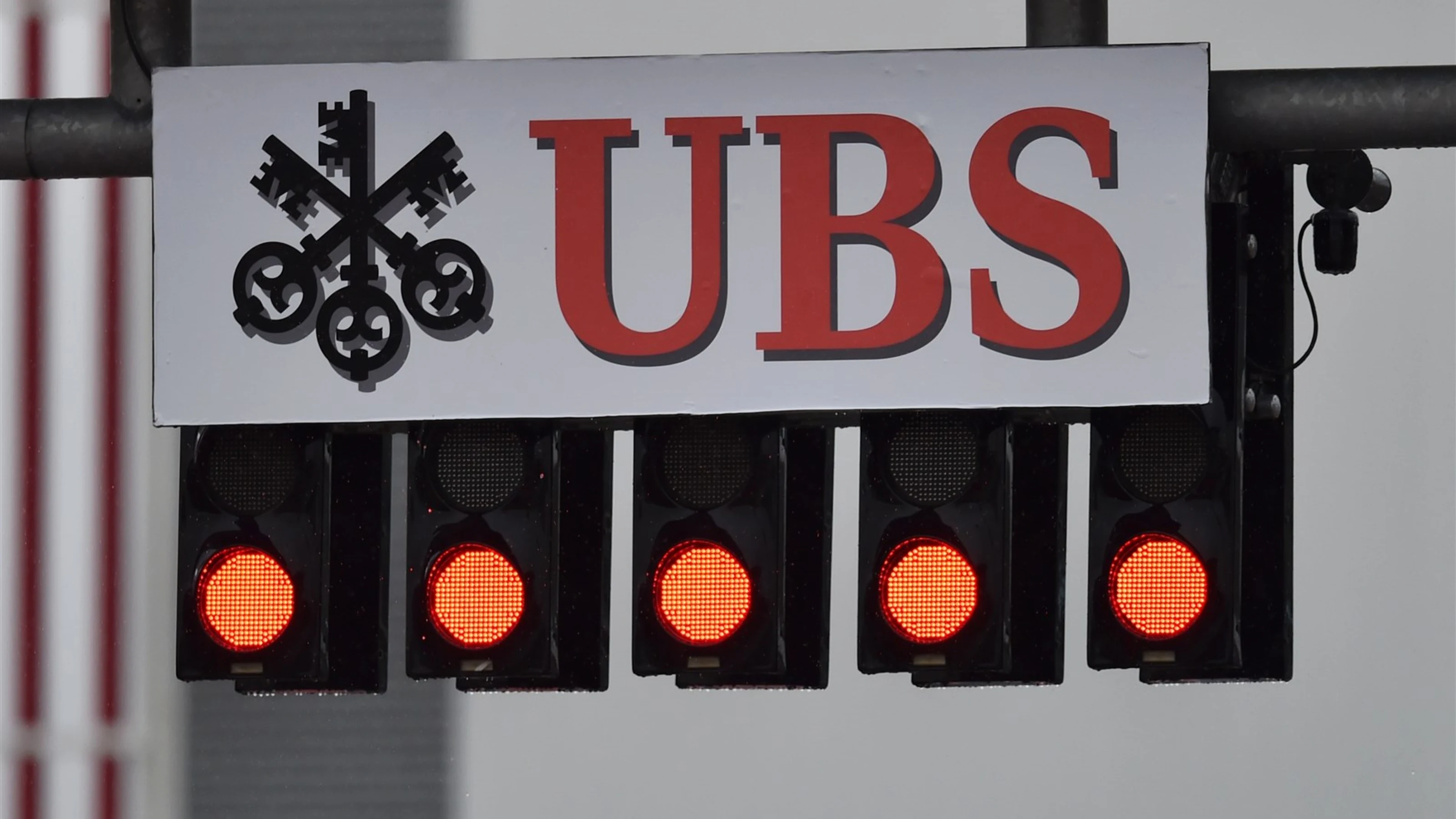UBS signage and red lights at Formula One World Championship, Rd16, United States Grand Prix,