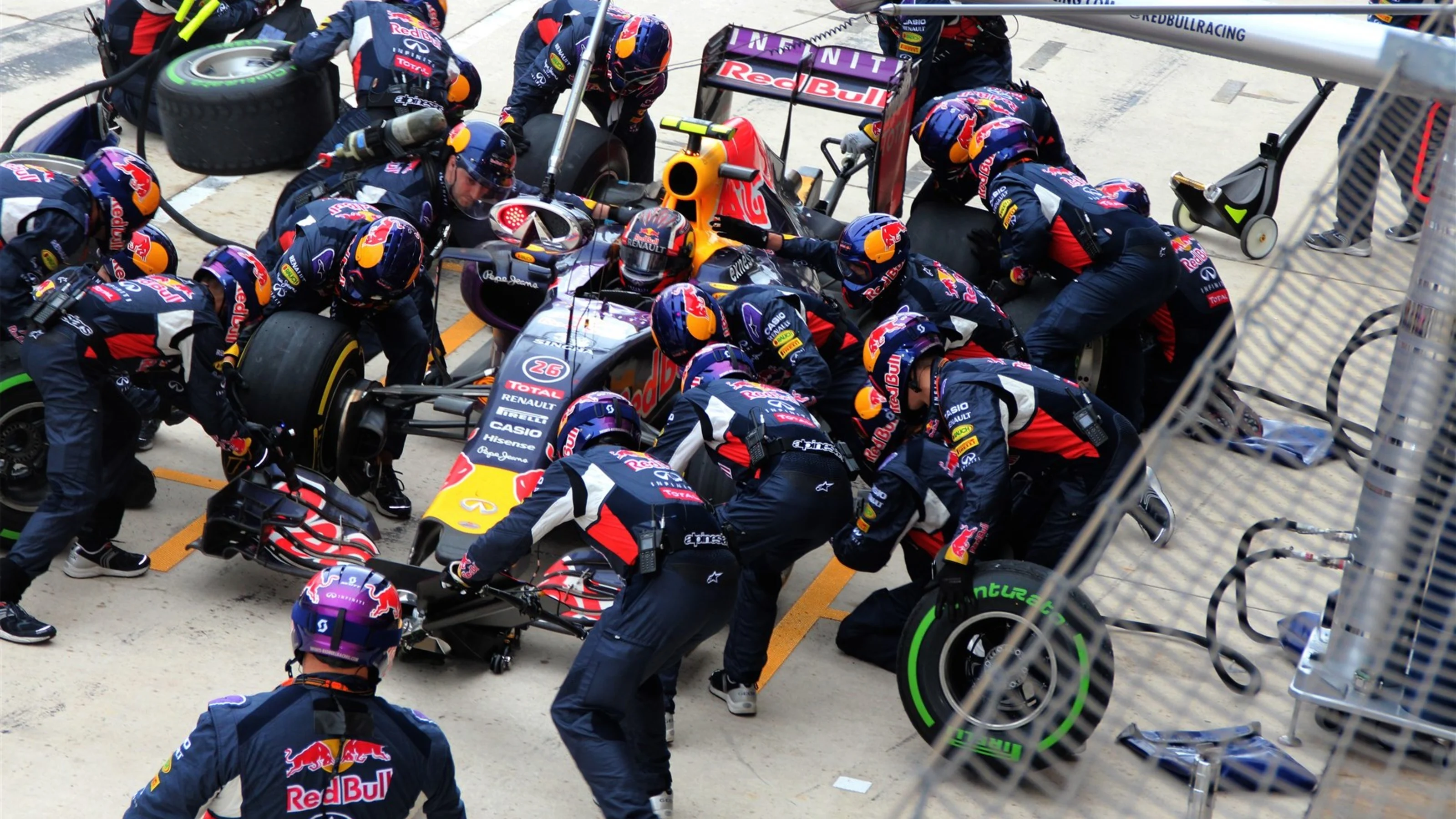 Daniil Kvyat (RUS) Red Bull Racing RB11 pit stop at Formula One World Championship, Rd16, United