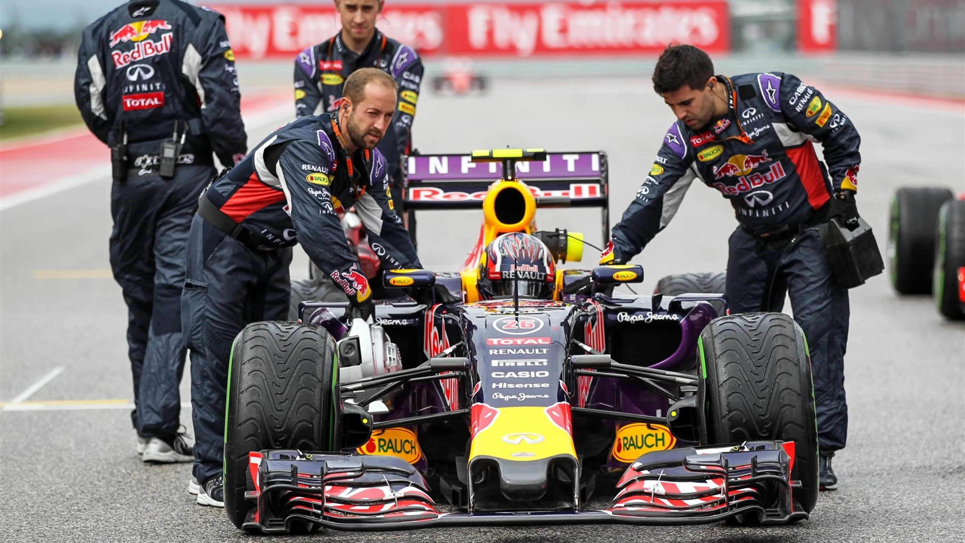 Daniil Kvyat (RUS) Red Bull Racing RB11 at Formula One World Championship, Rd16, United States
