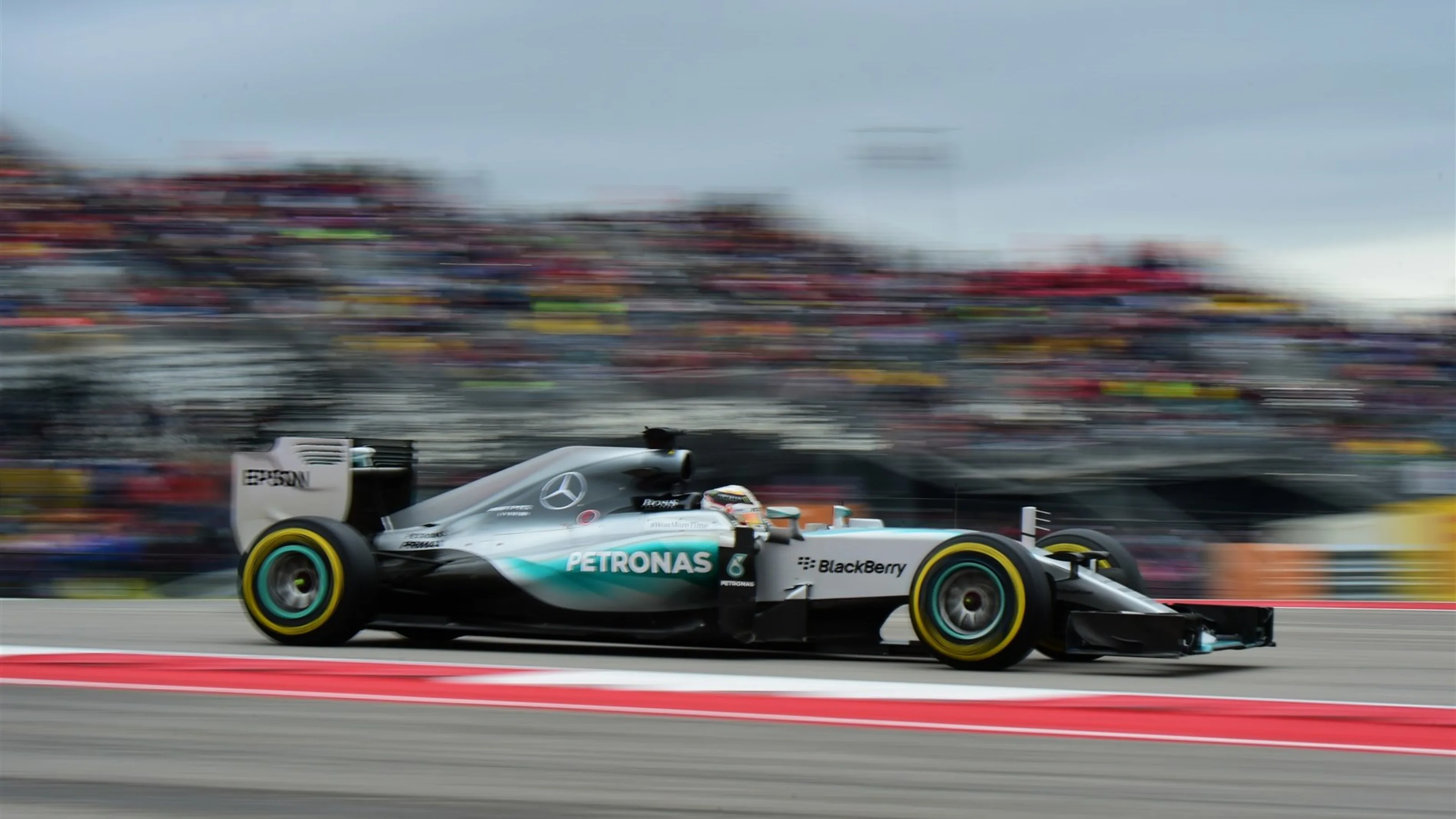 Lewis Hamilton (GBR) Mercedes AMG F1 W06 at Formula One World Championship, Rd16, United States