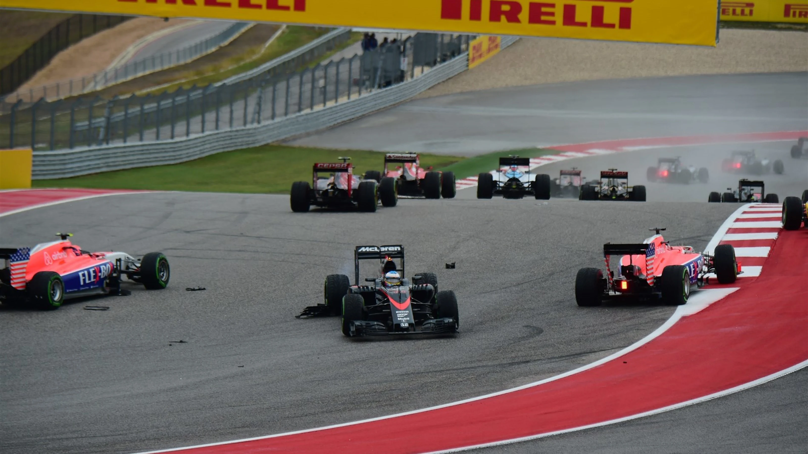 Fernando Alonso (ESP) McLaren MP4-30 and Will Stevens (GBR) Manor GP collide at the start of the