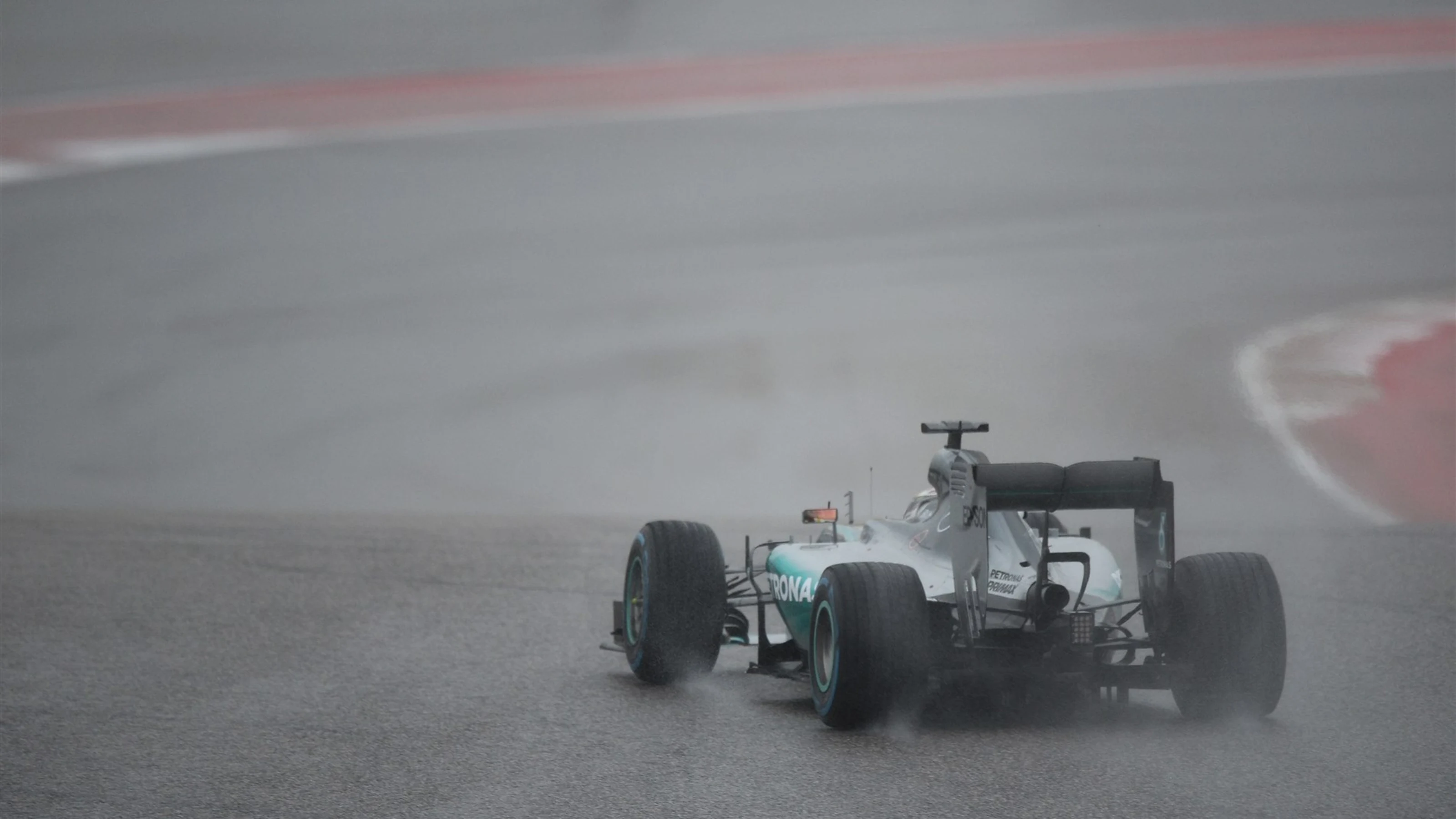 Lewis Hamilton (GBR) Mercedes AMG F1 W06 at Formula One World Championship, Rd16, United States