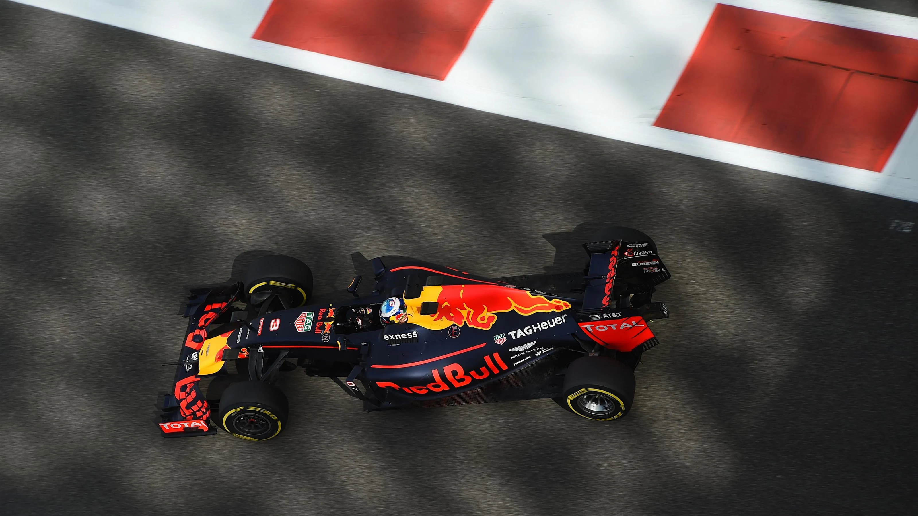 Daniel Ricciardo (AUS) Red Bull Racing RB12 at Formula One World Championship, Rd21, Abu Dhabi