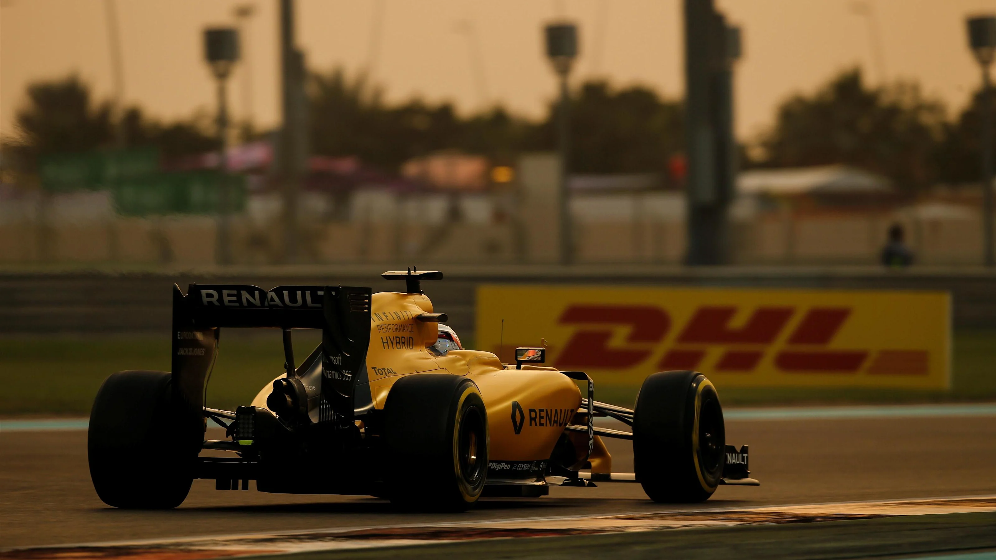 Kevin Magnussen (DEN) Renault Sport F1 Team RS16 at Formula One World Championship, Rd21, Abu Dhabi