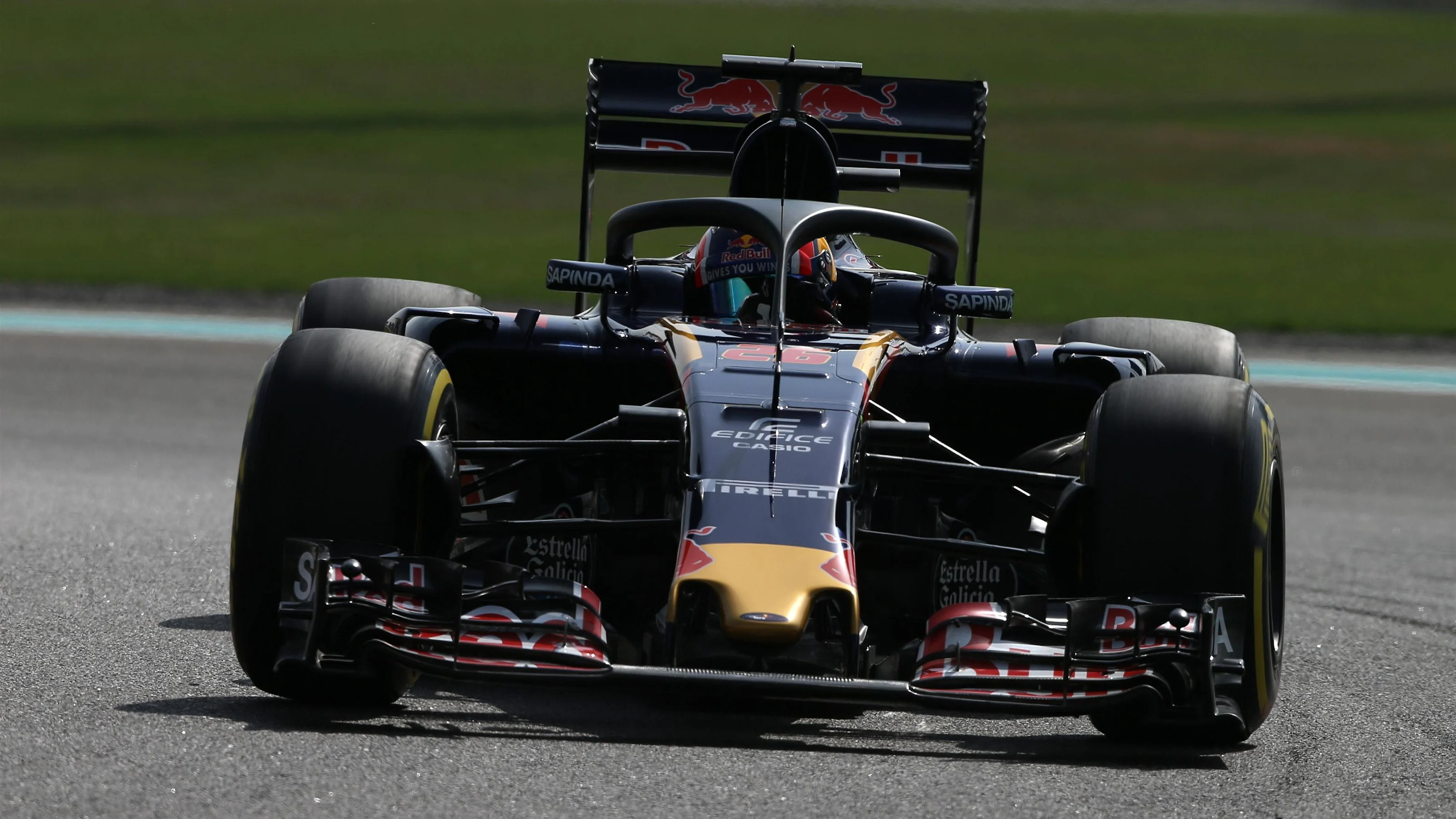 Daniil Kvyat (RUS) Scuderia Toro Rosso STR11 with halo at Formula One World Championship, Rd21, Abu