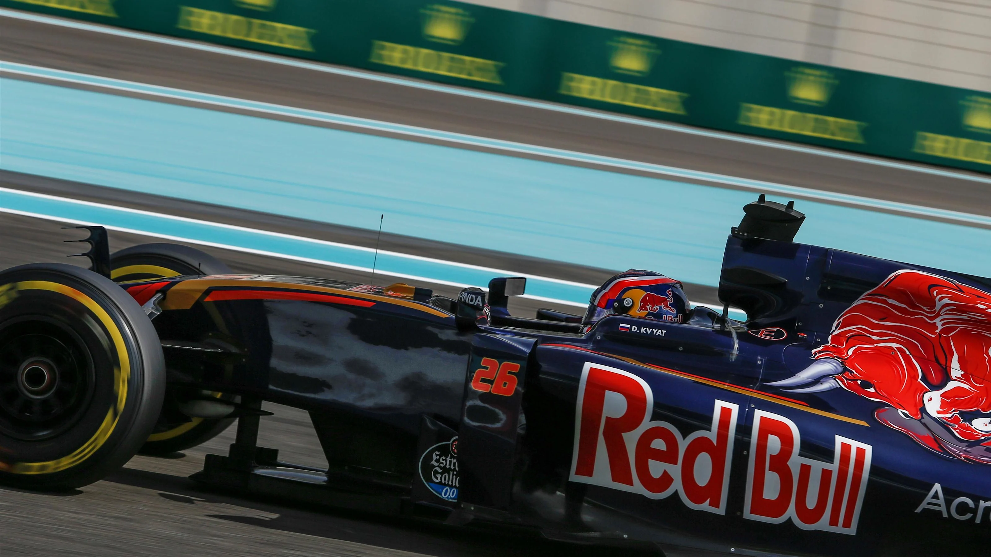 Daniil Kvyat (RUS) Scuderia Toro Rosso STR11 at Formula One World Championship, Rd21, Abu Dhabi