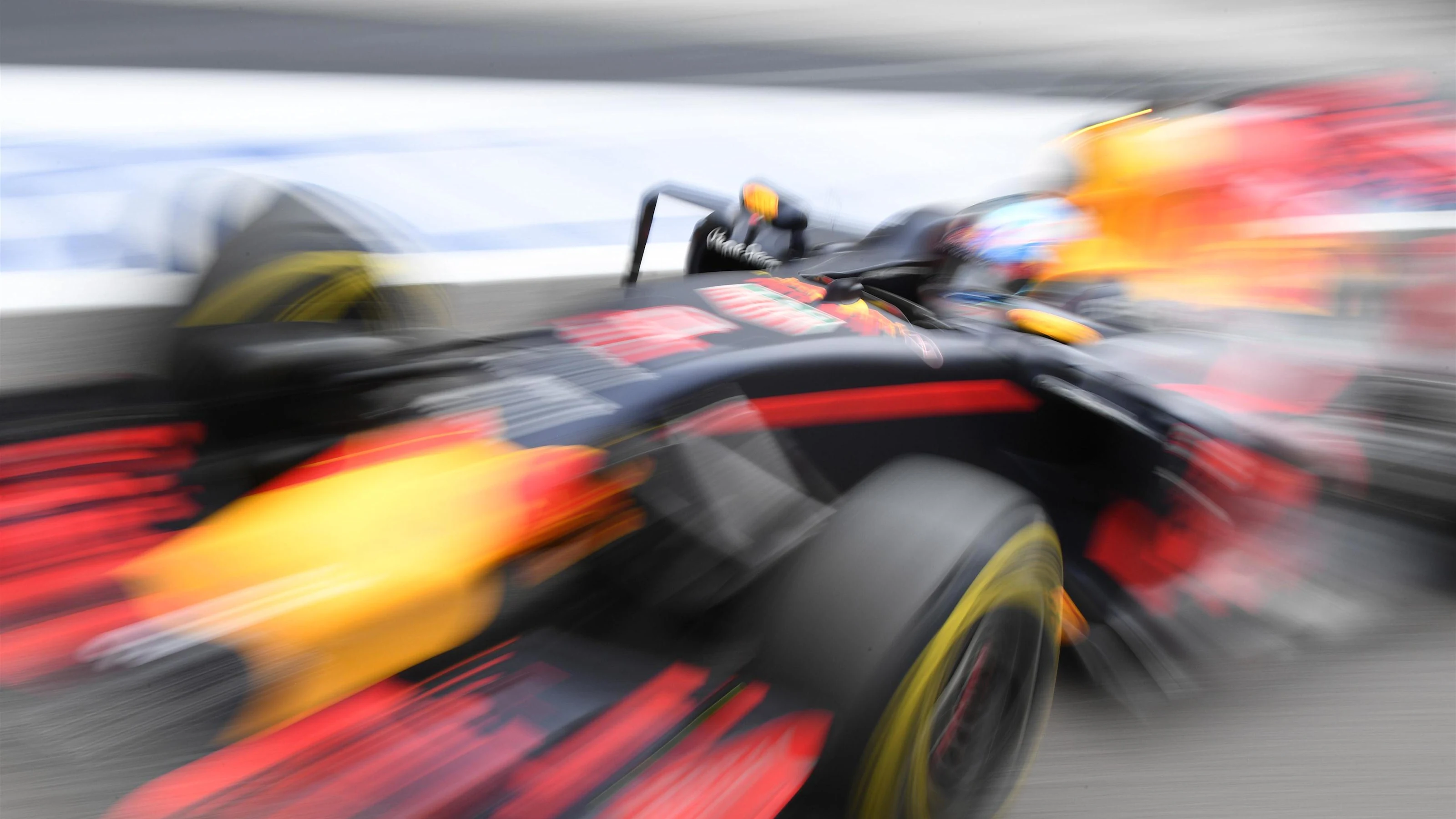 Daniel Ricciardo (AUS) Red Bull Racing RB12 at Formula One World Championship, Rd21, Abu Dhabi