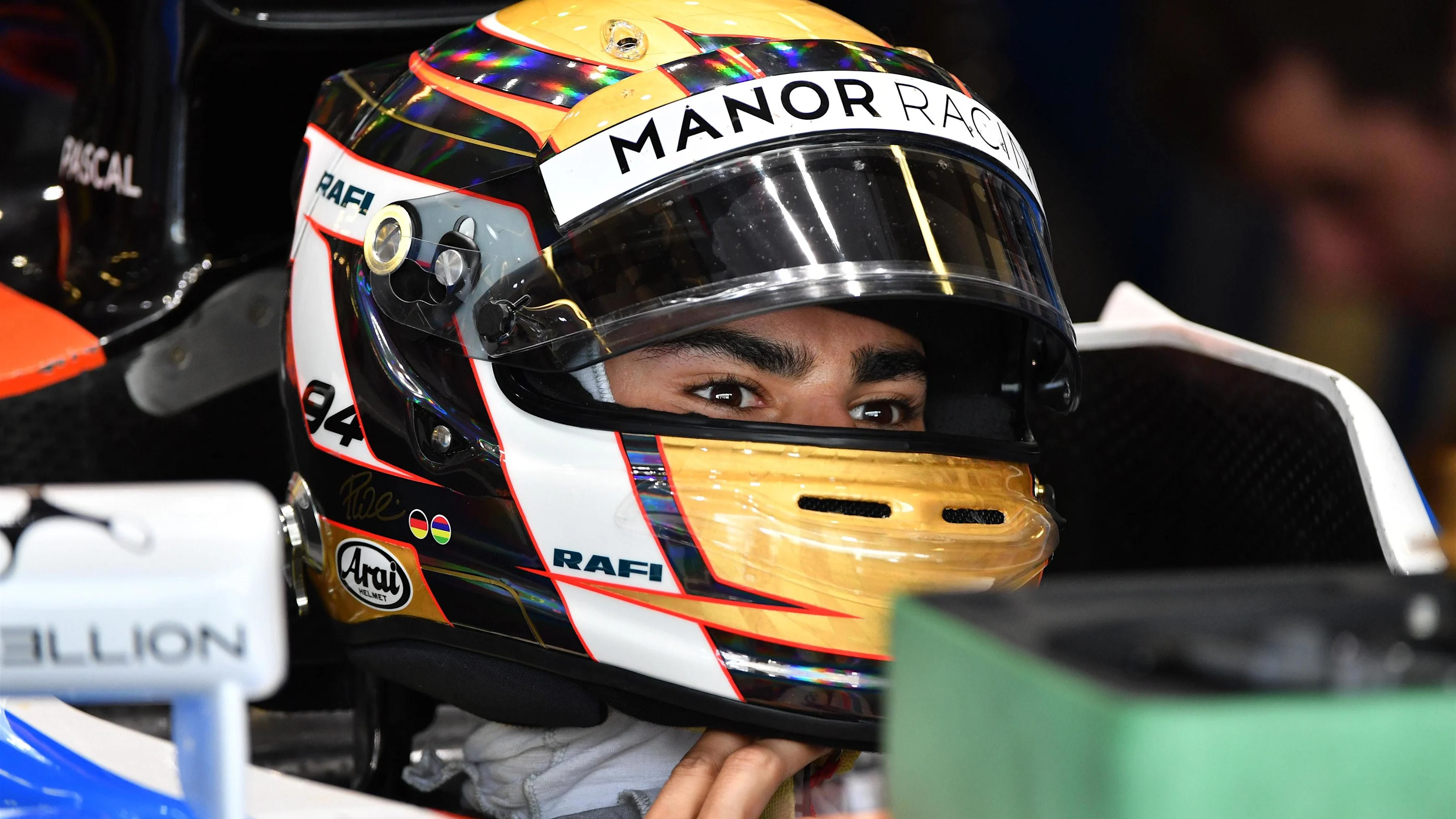 Pascal Wehrlein (GER) Manor Racing MRT05 at Formula One World Championship, Rd21, Abu Dhabi Grand