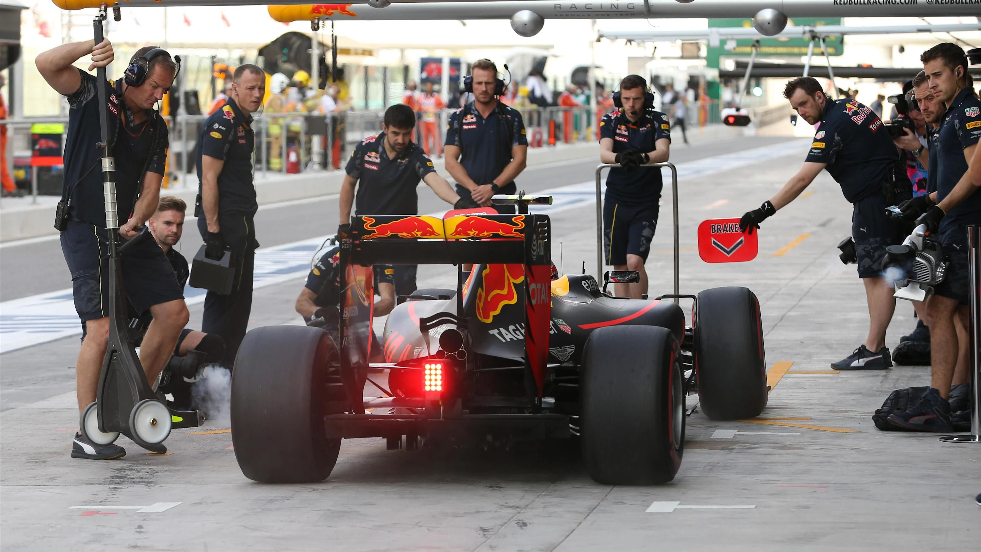 Max Verstappen (NED) Red Bull Racing RB12 makes a pitstop at Formula One World Championship, Rd21,