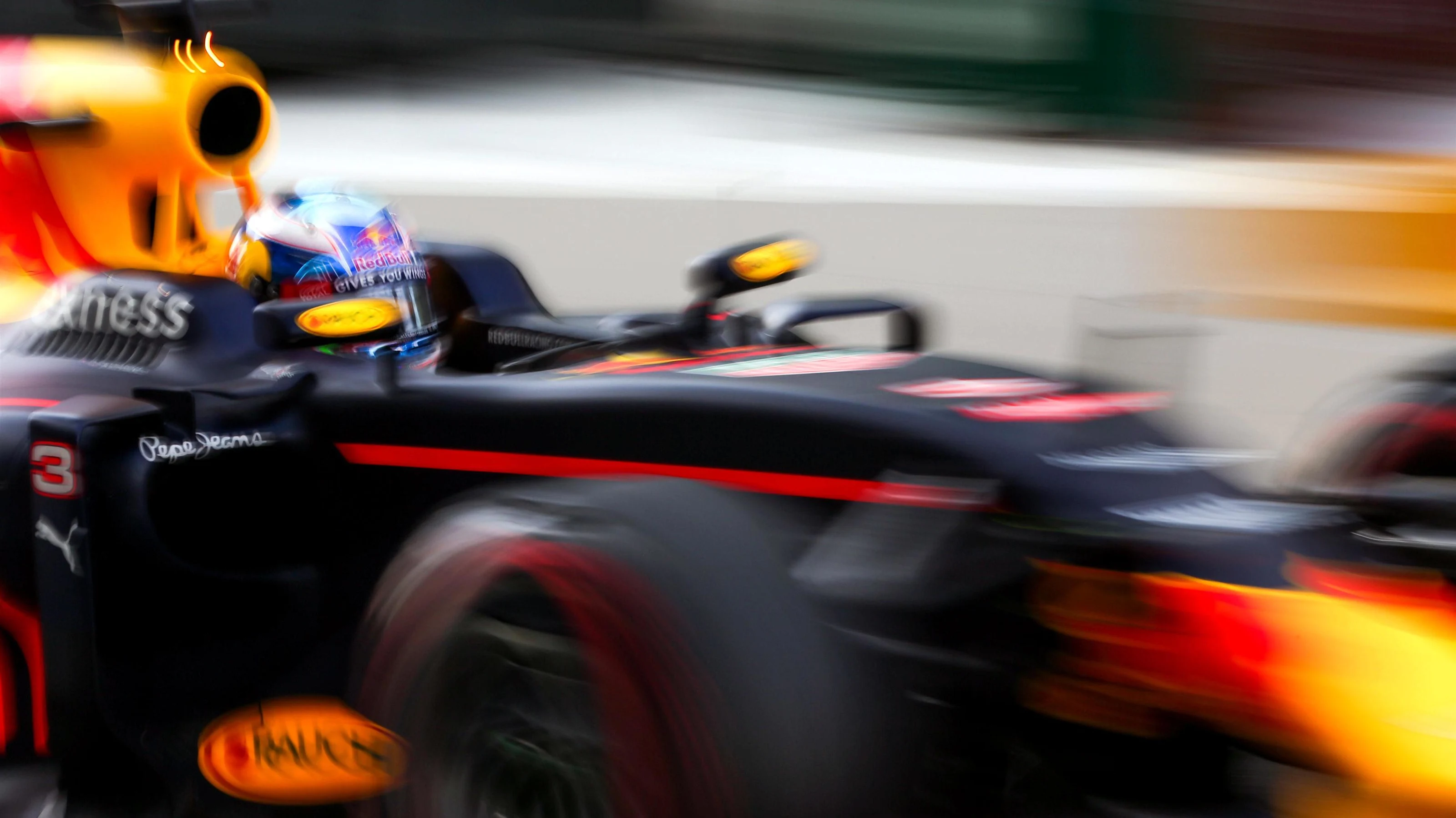 Daniel Ricciardo (AUS) Red Bull Racing RB12 at Formula One World Championship, Rd21, Abu Dhabi
