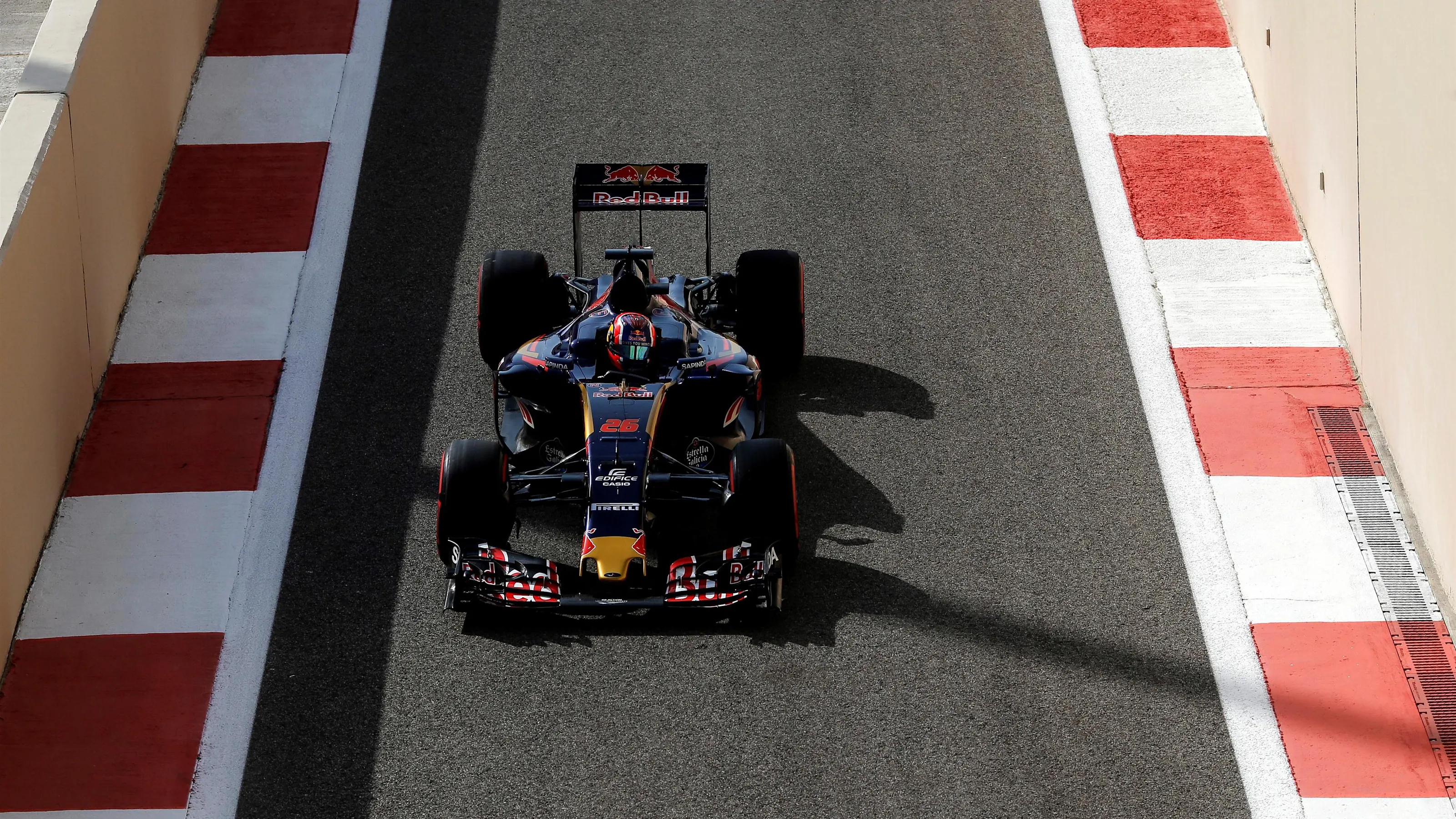 Daniil Kvyat (RUS) Scuderia Toro Rosso STR11 at Formula One World Championship, Rd21, Abu Dhabi